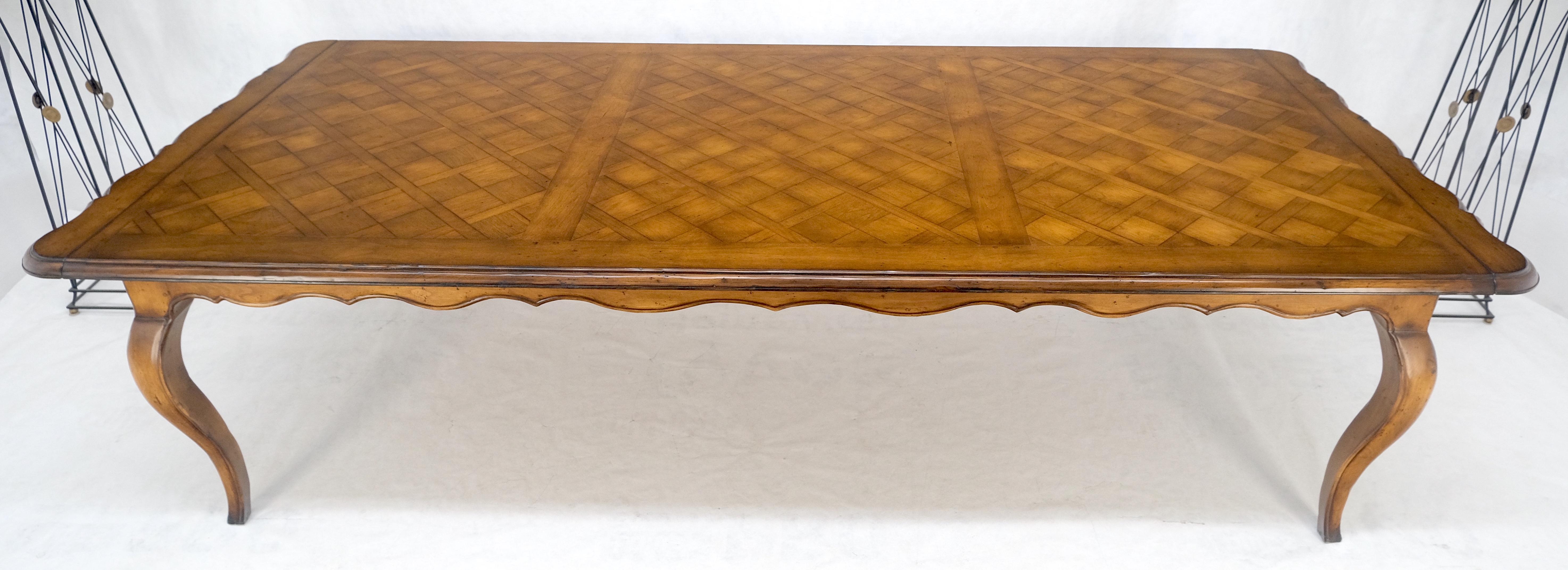 Parqueterie Grande table de salle à manger 10' Long French Provincial Italian Parquetry Inlayed Top MINT en vente