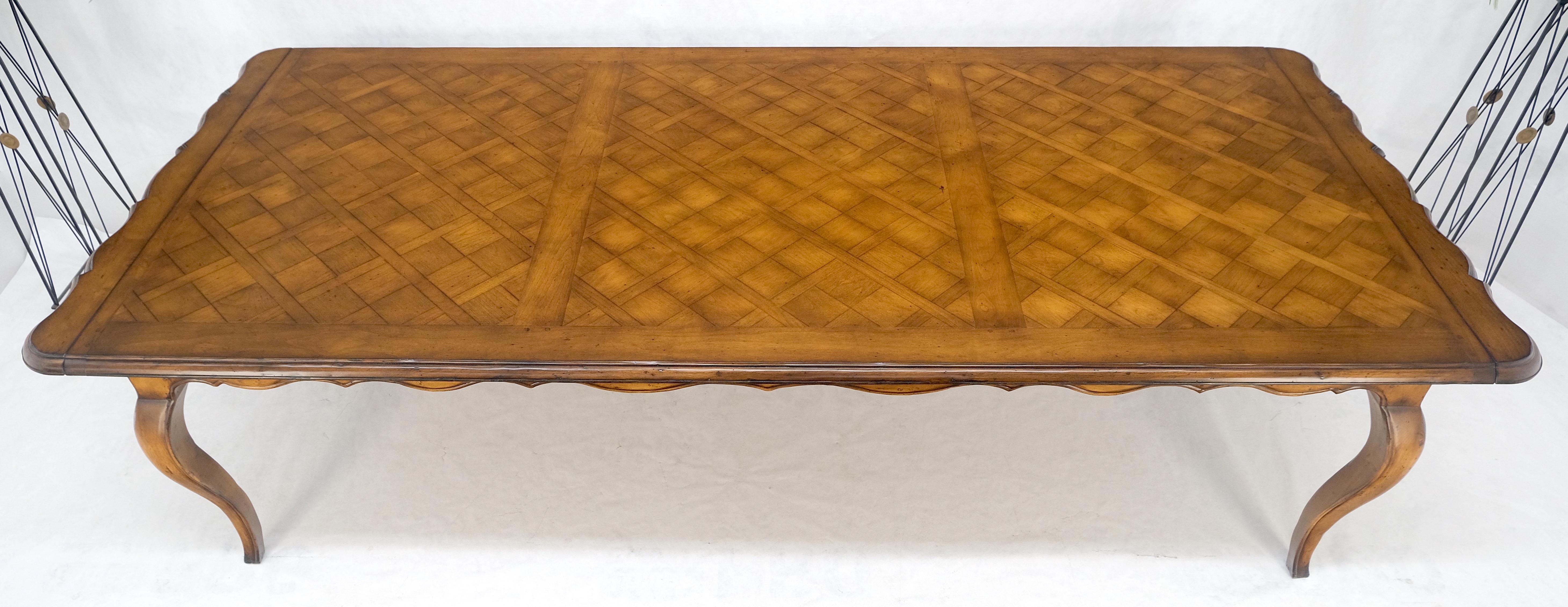 Grande table de salle à manger 10' Long French Provincial Italian Parquetry Inlayed Top MINT Bon état - En vente à Rockaway, NJ