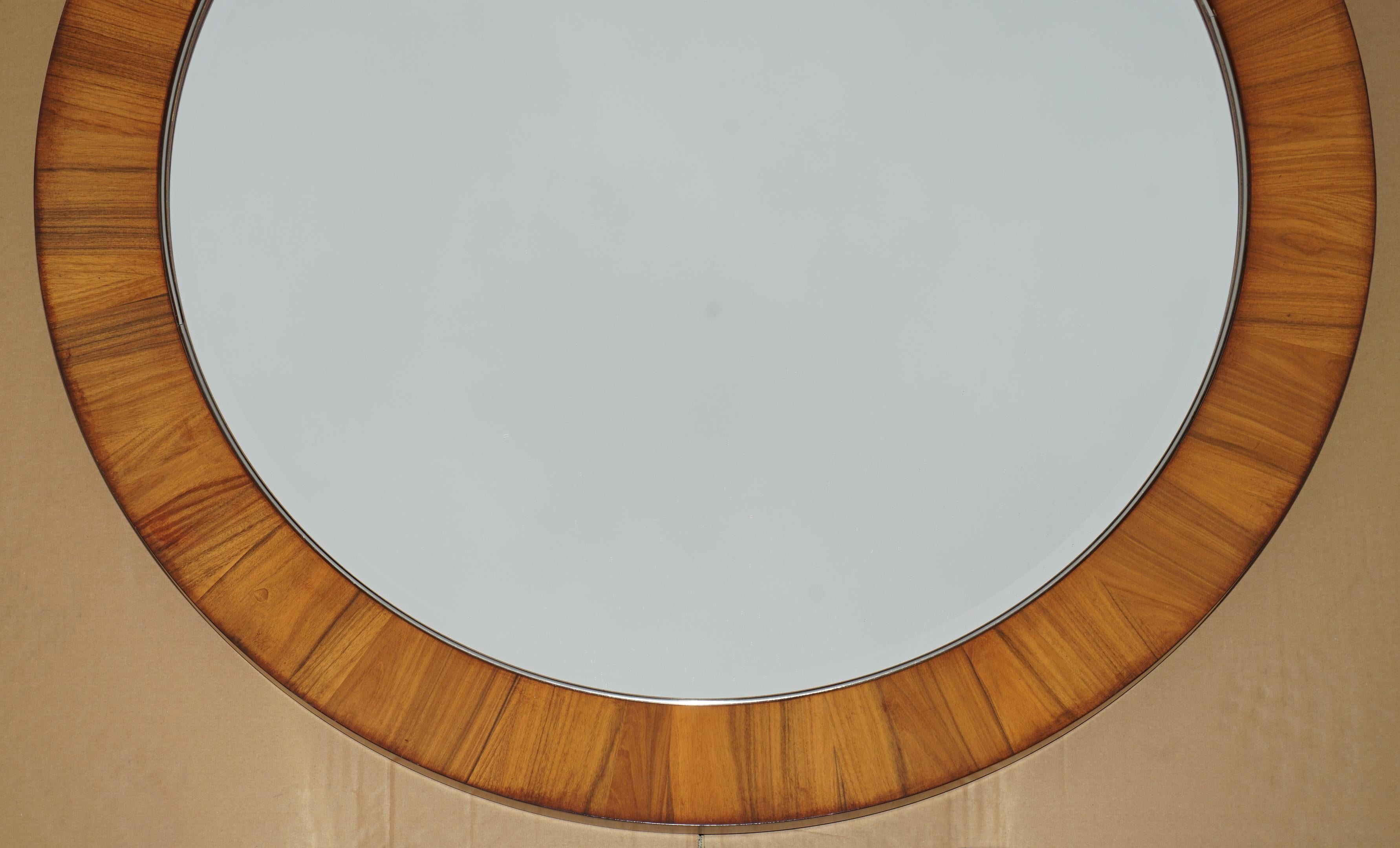 Mid-Century Modern LARGE MIROIR MURAL ROND EN BOIS DUR DE 111CM WiDE CONTEMPORAIN en vente