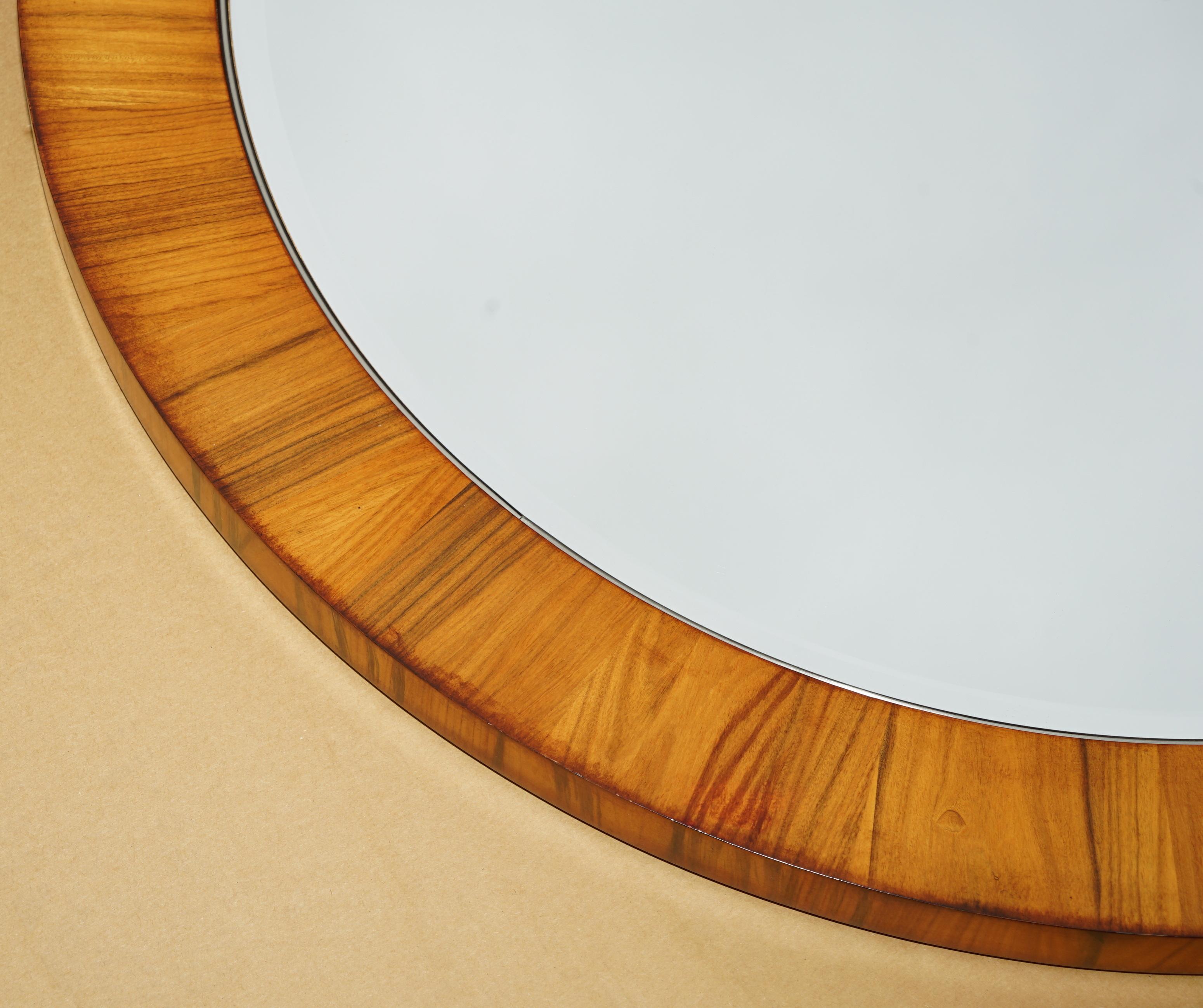 Anglais LARGE MIROIR MURAL ROND EN BOIS DUR DE 111CM WiDE CONTEMPORAIN en vente