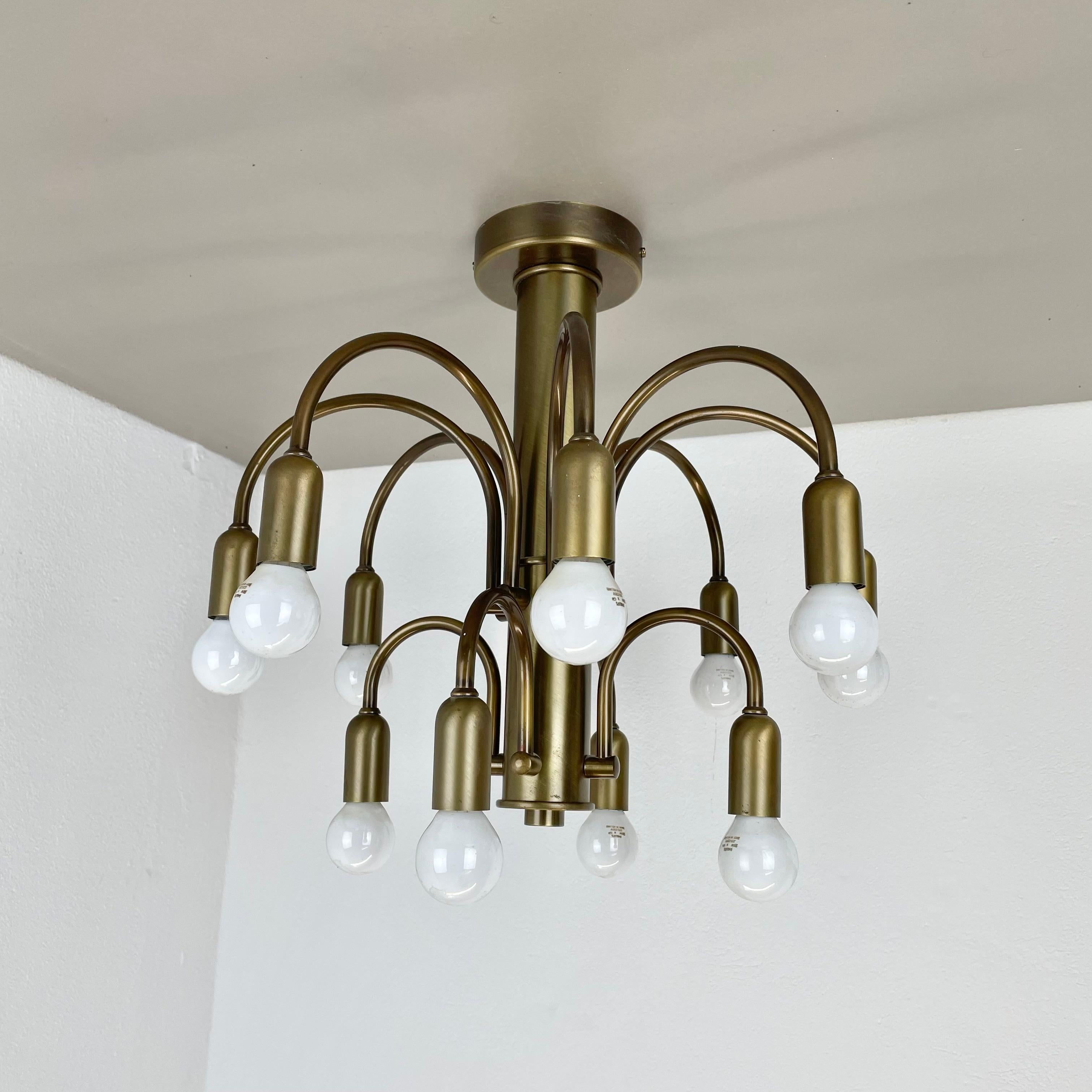 Article:

brass ceiling light



Origin:

Germany



Age:

1970s



This vintage modernist light was produced in the 1970s in Germany by WKR Leuchten. The lights is made of metal and solid brass with 12 looped light arm and sockets fixed on the
