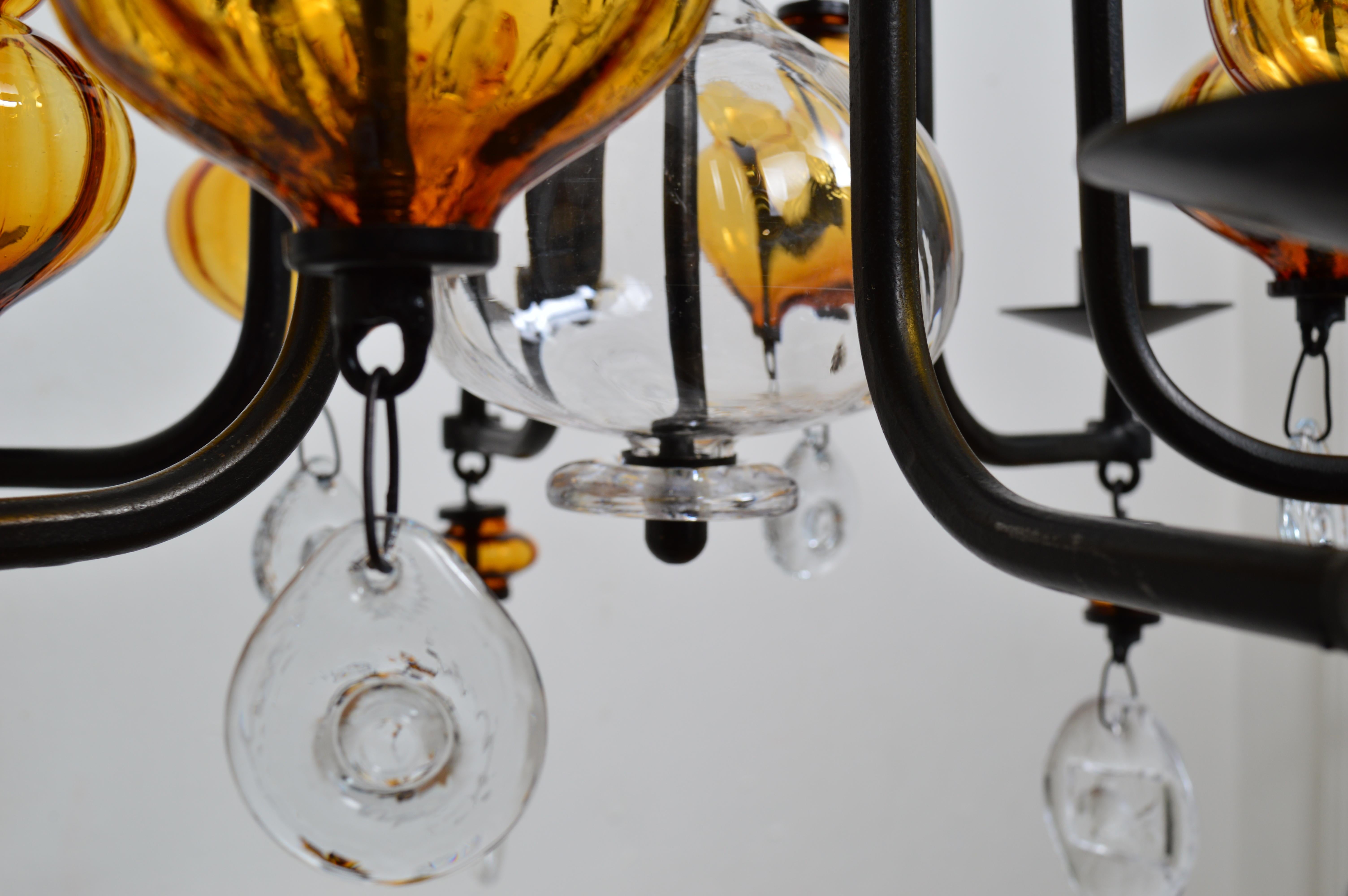 Candelabro grande de 12 brazos de cristal ámbar y hierro de Erik Höglund Suecia en venta 3