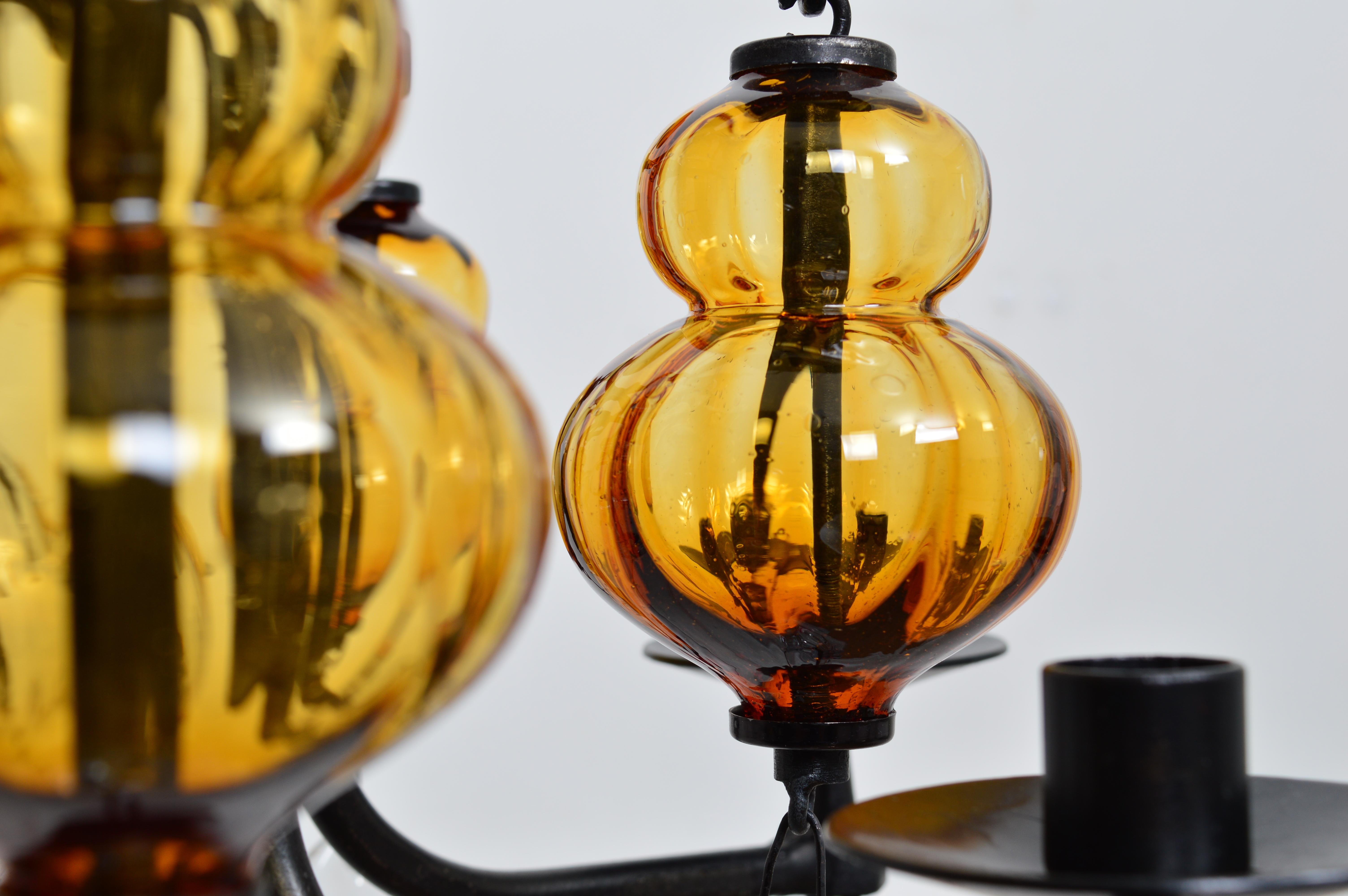 Candelabro grande de 12 brazos de cristal ámbar y hierro de Erik Höglund Suecia en venta 2