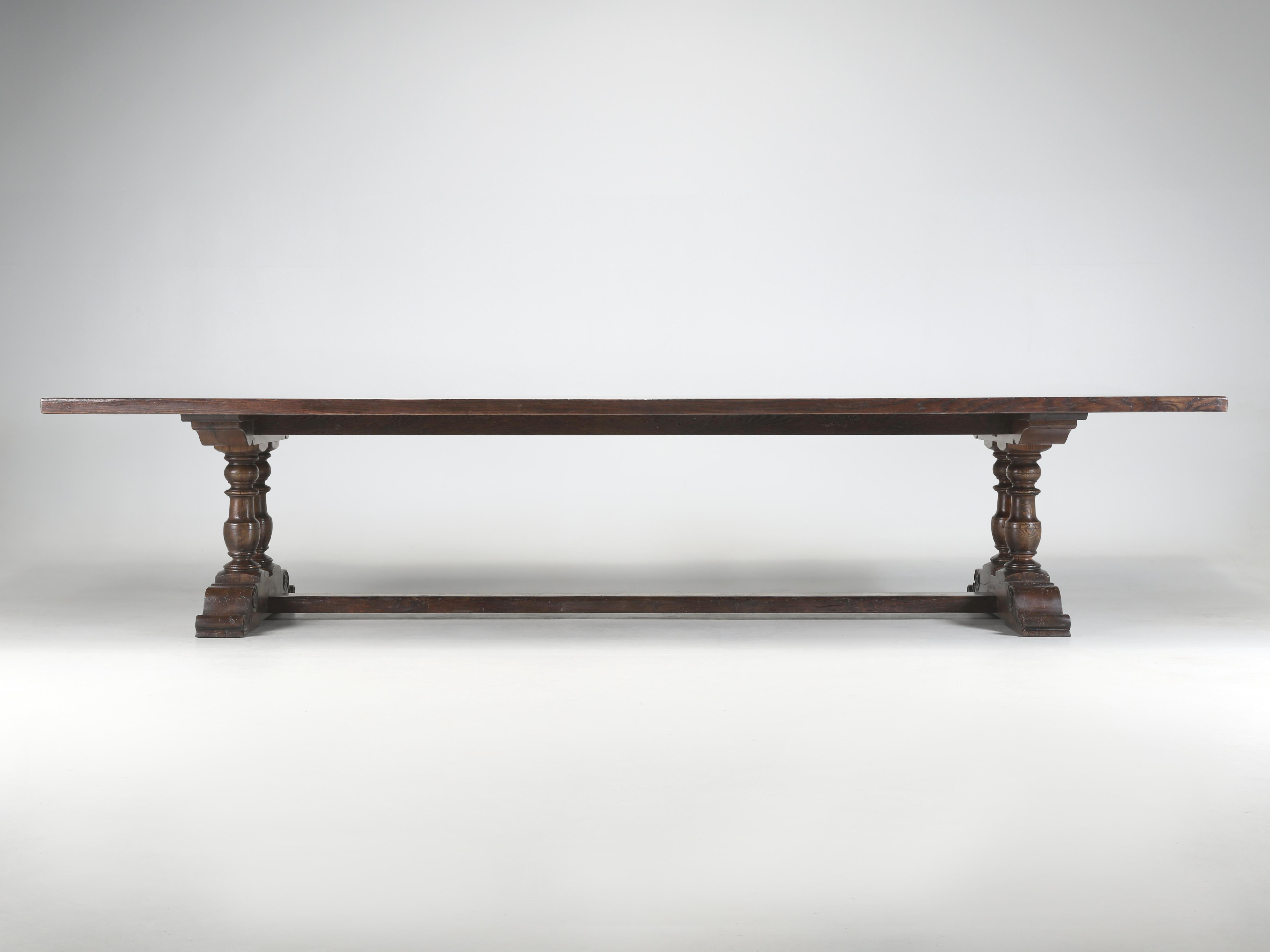 Large 12' Country Reclaimed Oak Trestle DIning Table Made in Any SIze or Color. Dies ist ein weiterer französisch inspirierter Esstisch, der von Qunita in Südfrankreich hergestellt wurde, und nach deren Schließung haben wir beschlossen, ihre