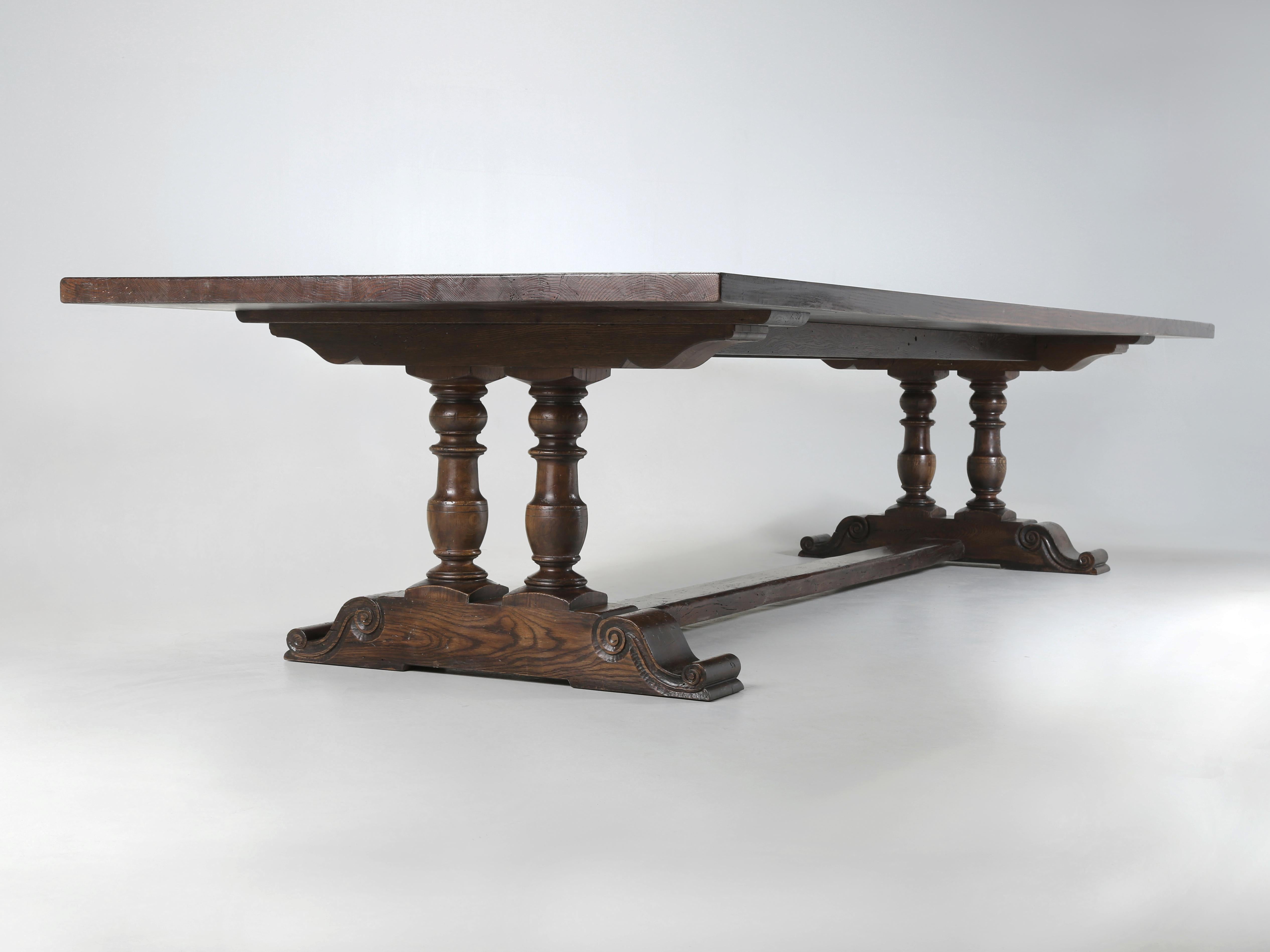 Großer 12' Country Reclaimed Oak Trestle Esstisch in jeder Größe oder Farbe hergestellt (Land) im Angebot