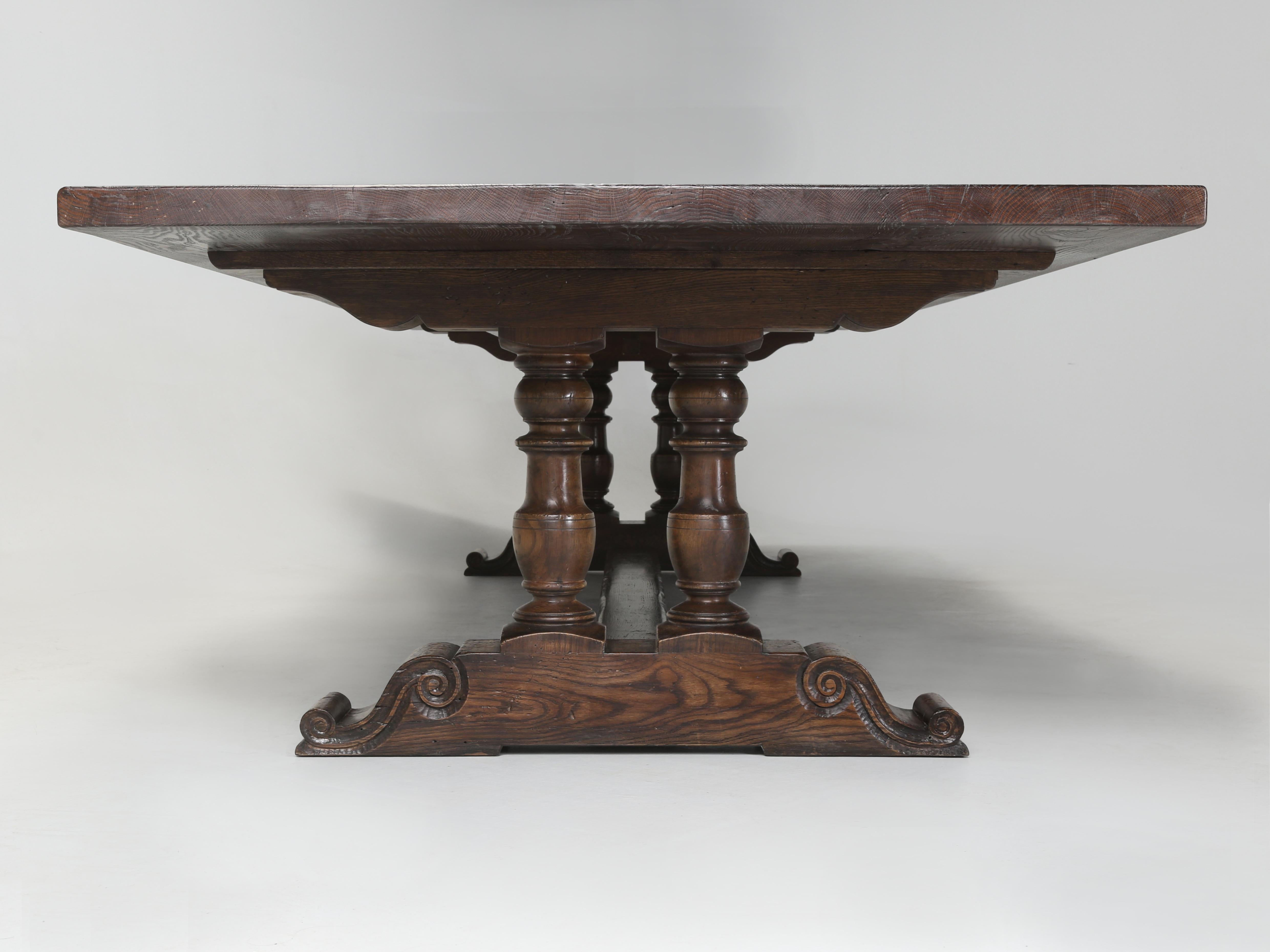 Großer 12' Country Reclaimed Oak Trestle Esstisch in jeder Größe oder Farbe hergestellt (amerikanisch) im Angebot