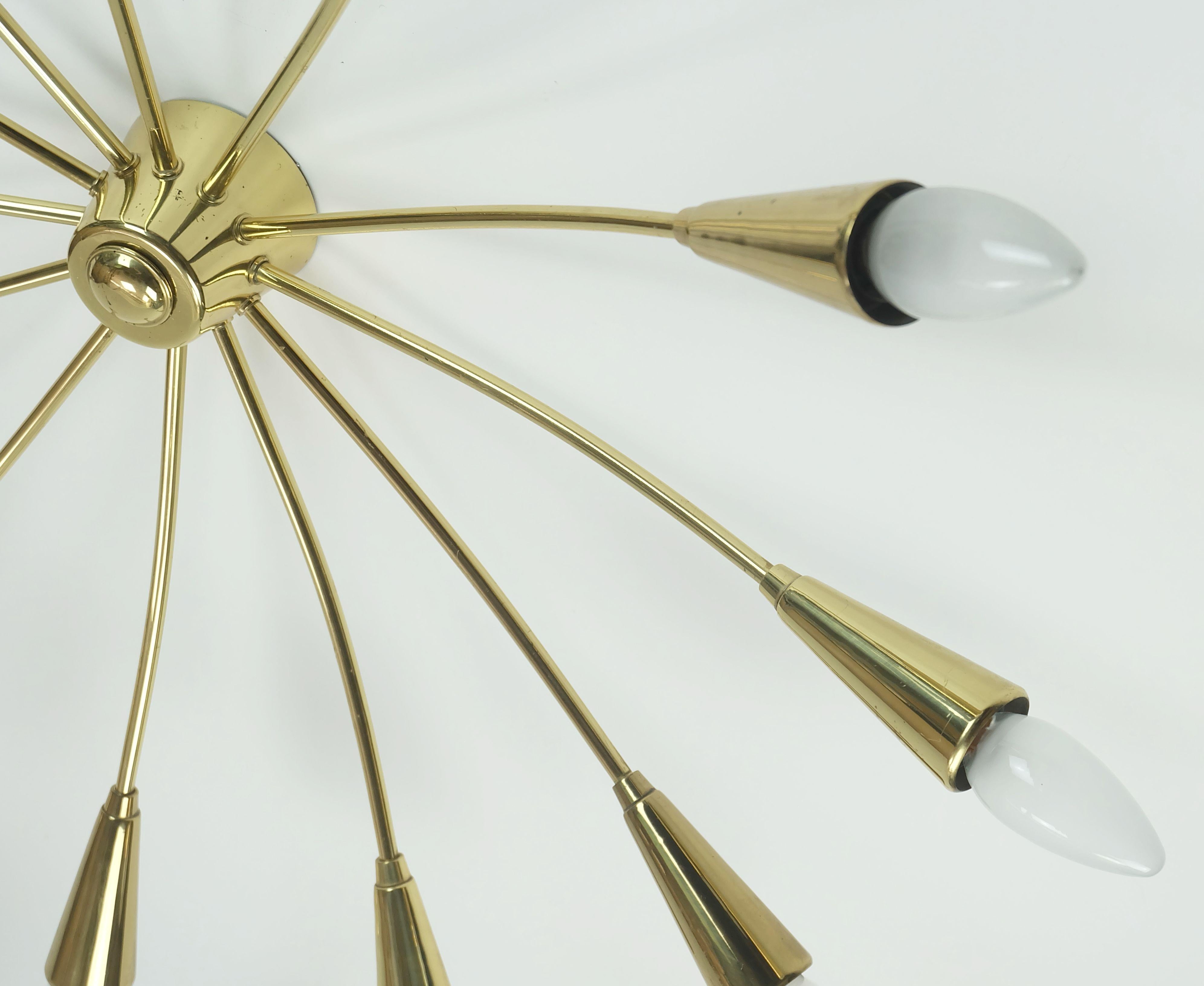 große 12-Licht 1950er Mitte Jahrhundert Sputnik Spinne CEILING LIGHT Messing Kronleuchter (Mitte des 20. Jahrhunderts) im Angebot