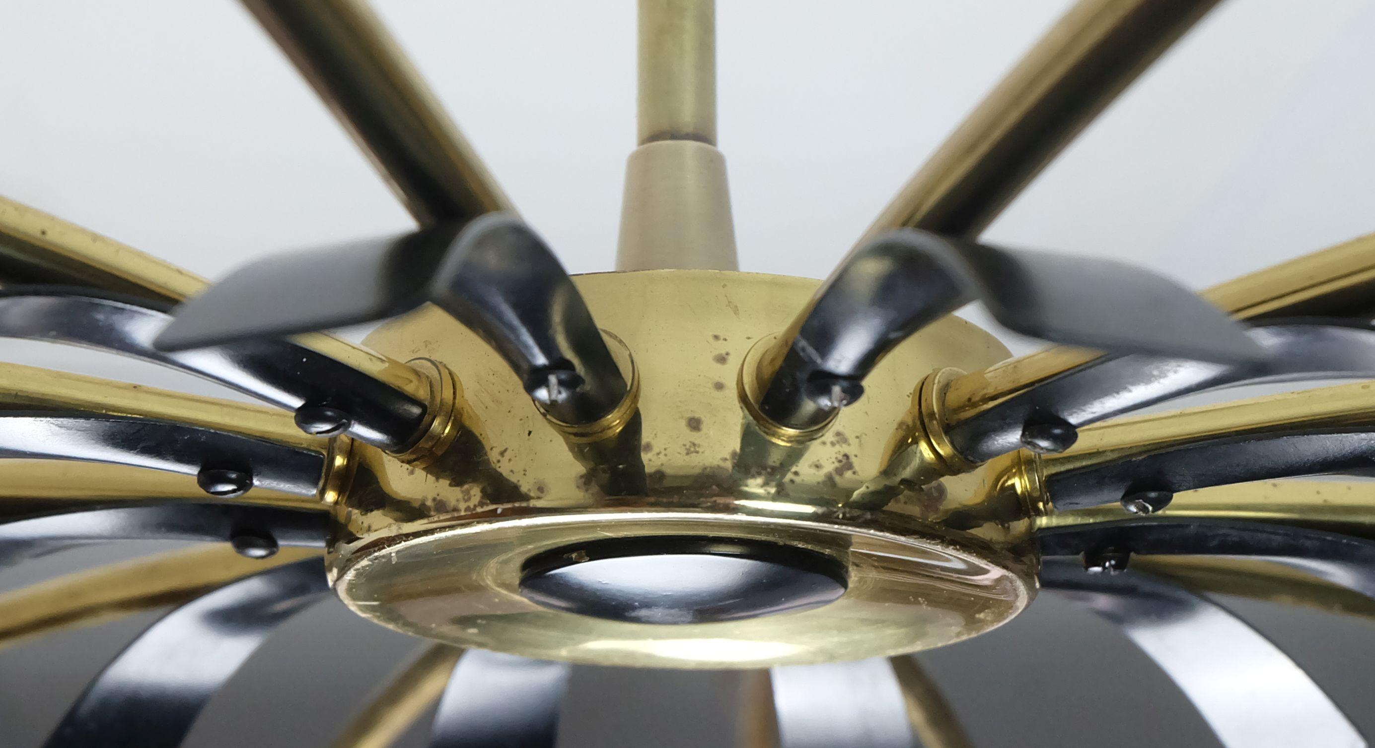 grande plafoniera a 12 luci Sputnik in ottone e metallo nero anni '50 in vendita 8