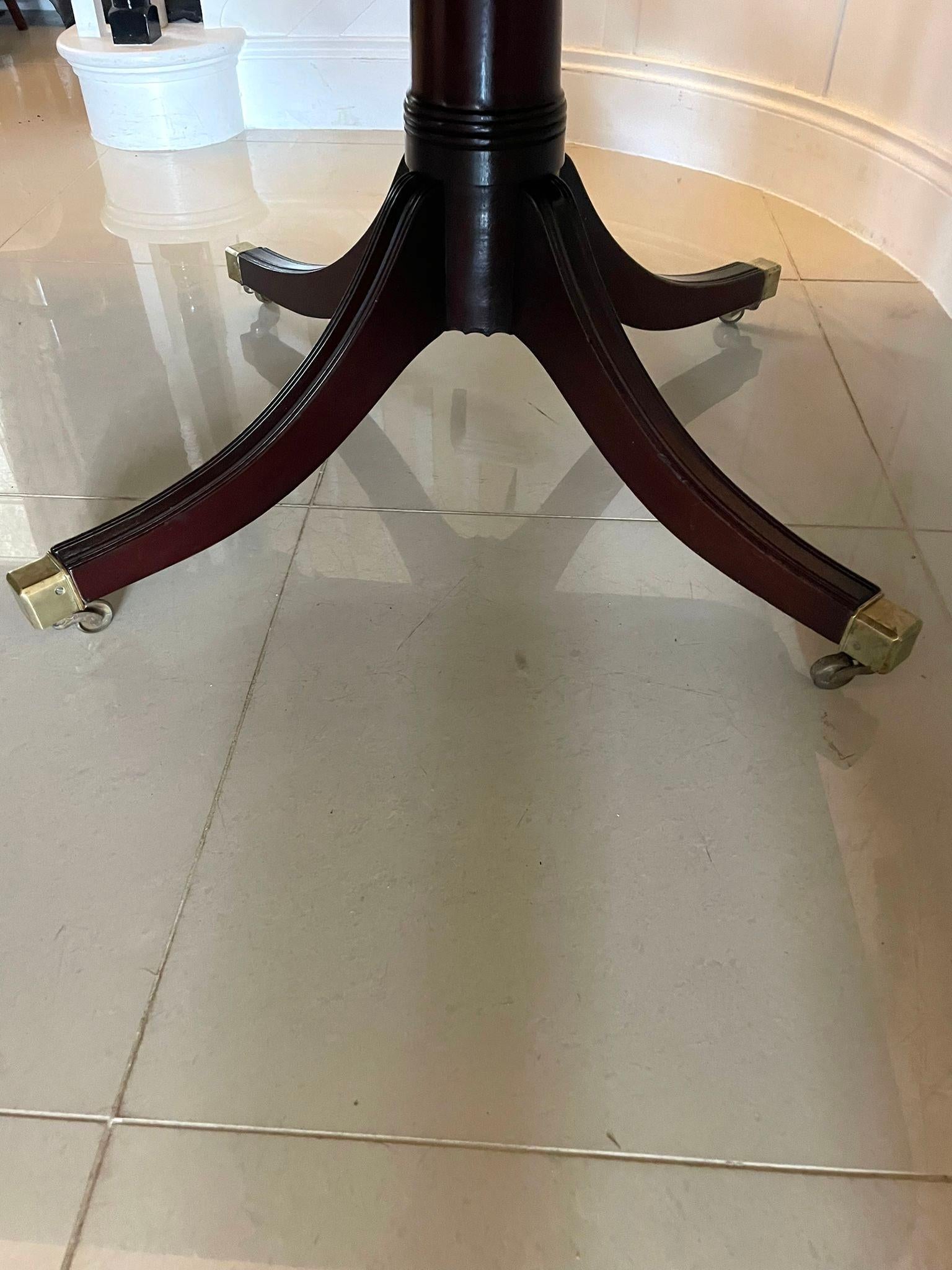 Grande table à manger 12 places en acajou de qualité ancienne avec deux piliers 74 x 122 x 224 5