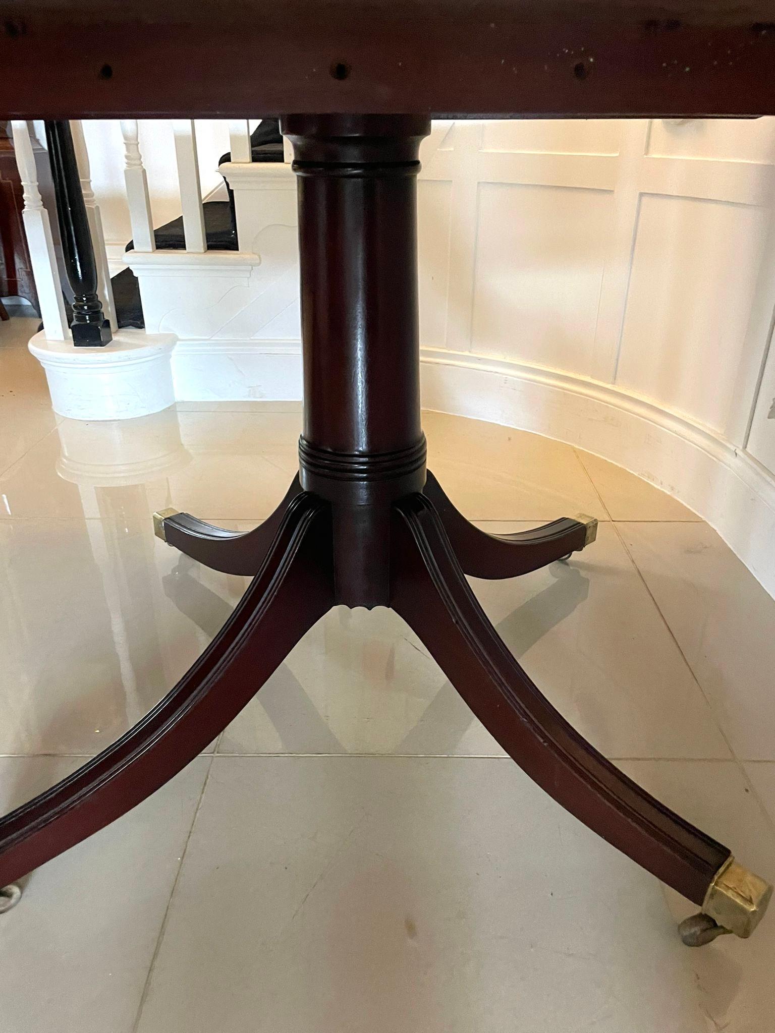 Grande table à manger 12 places en acajou de qualité ancienne avec deux piliers 74 x 122 x 224 7