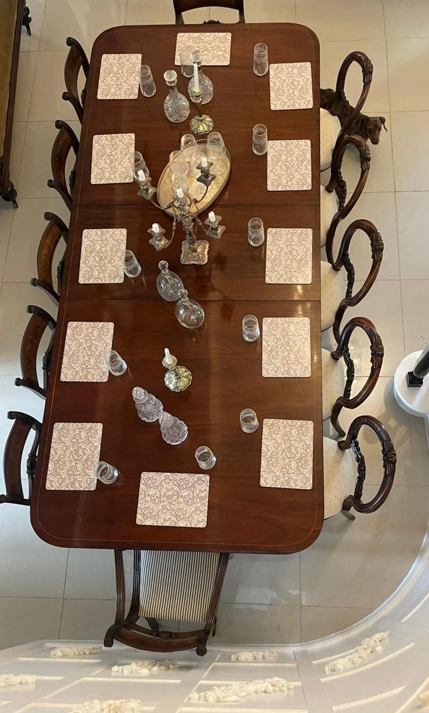 Anglais Grande table à manger 12 places en acajou de qualité ancienne avec deux piliers 74 x 122 x 224