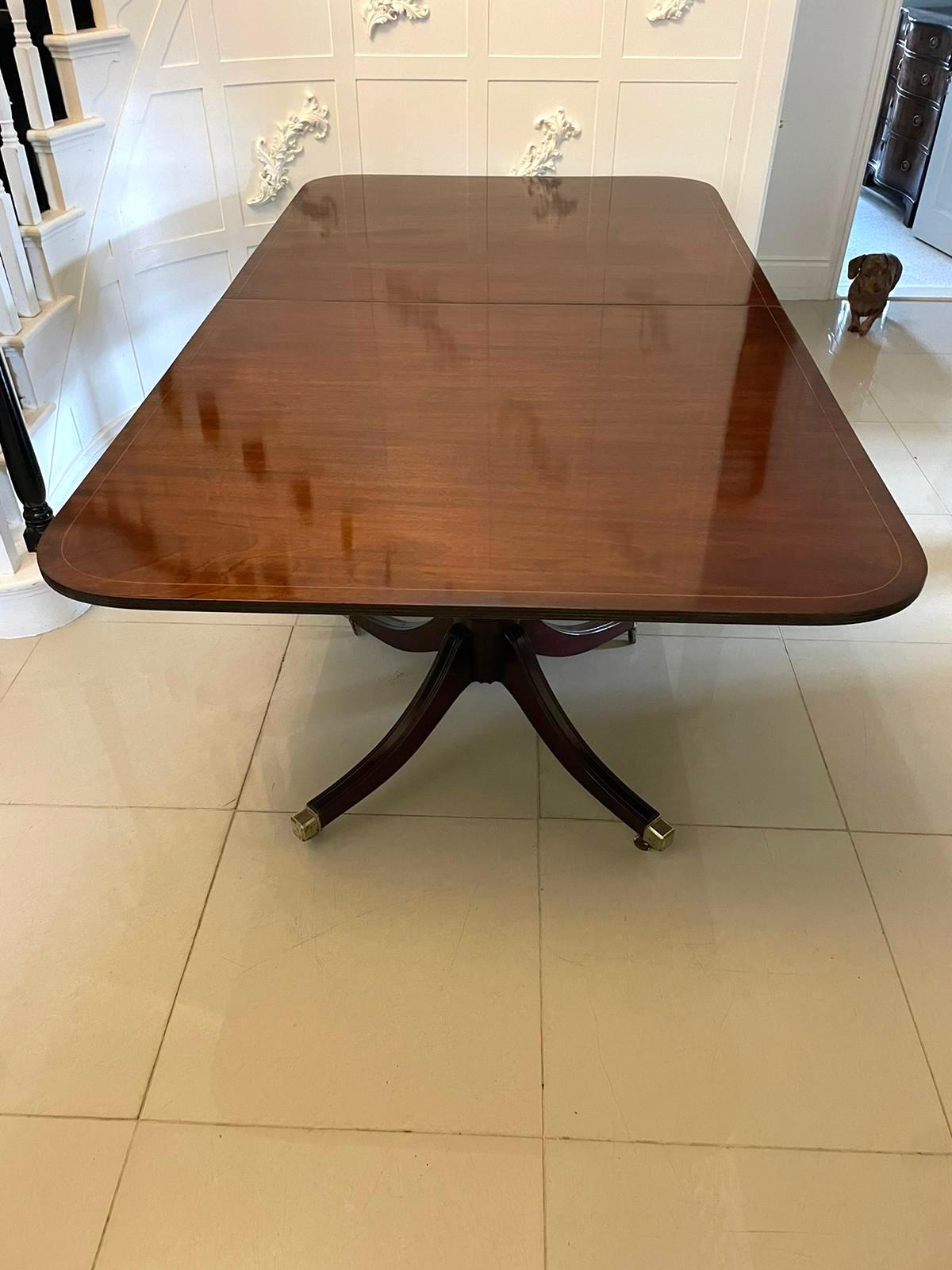 Grande table à manger 12 places en acajou de qualité ancienne avec deux piliers 74 x 122 x 224 1