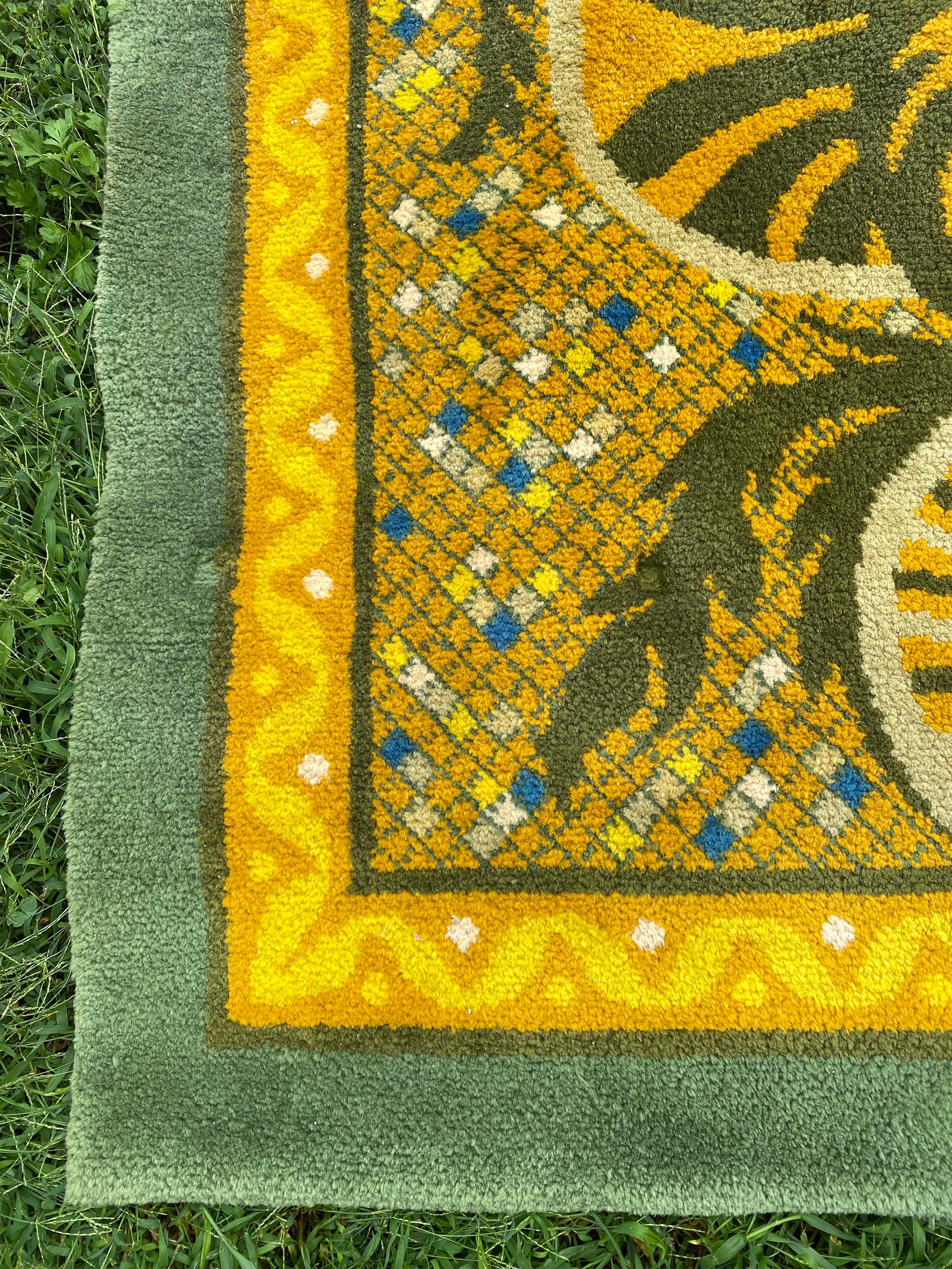 12' square rug
