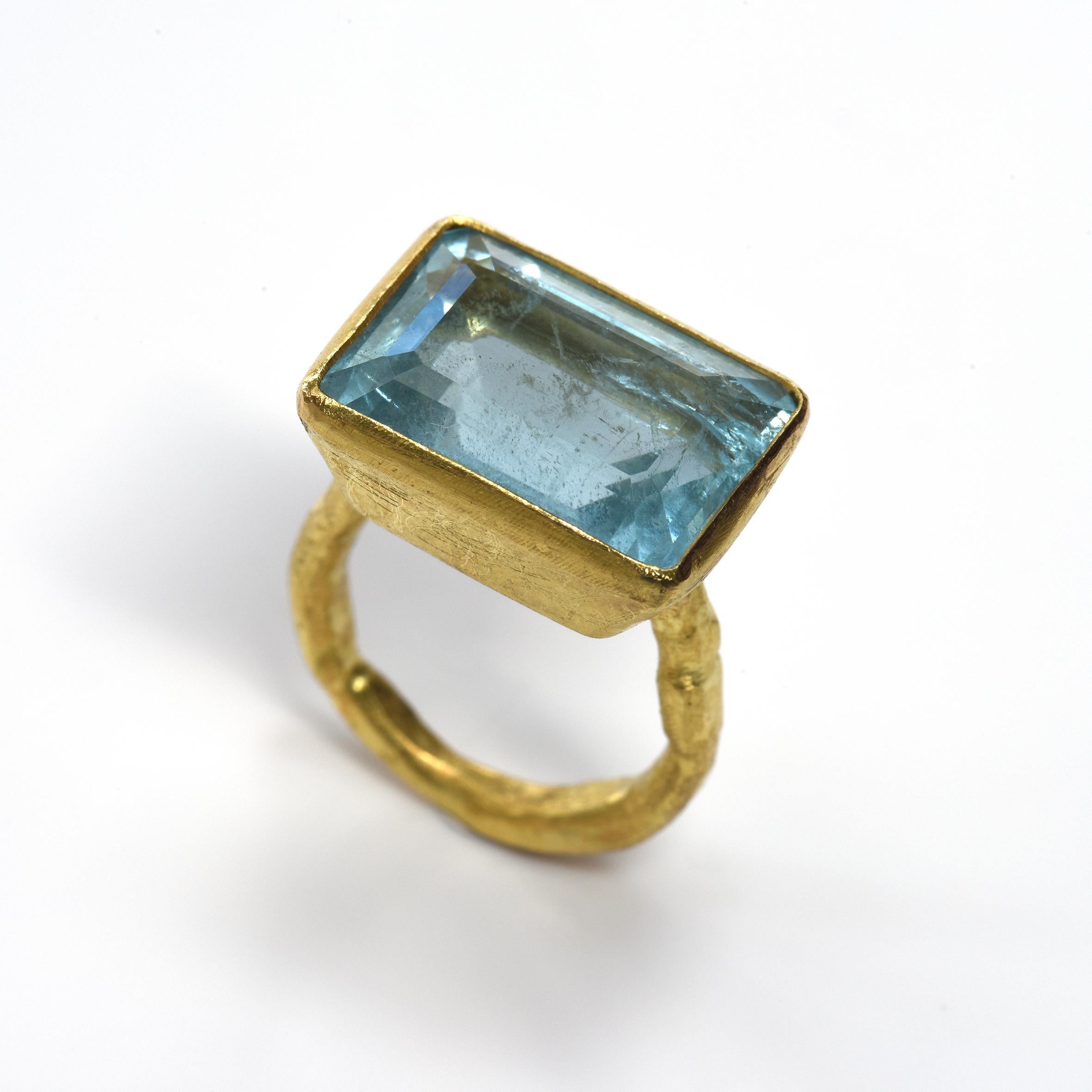 Large 13.68 Carat Aquamarine 18 Karat Gold Cocktail Ring by Disa Allsopp In New Condition For Sale In London, GB