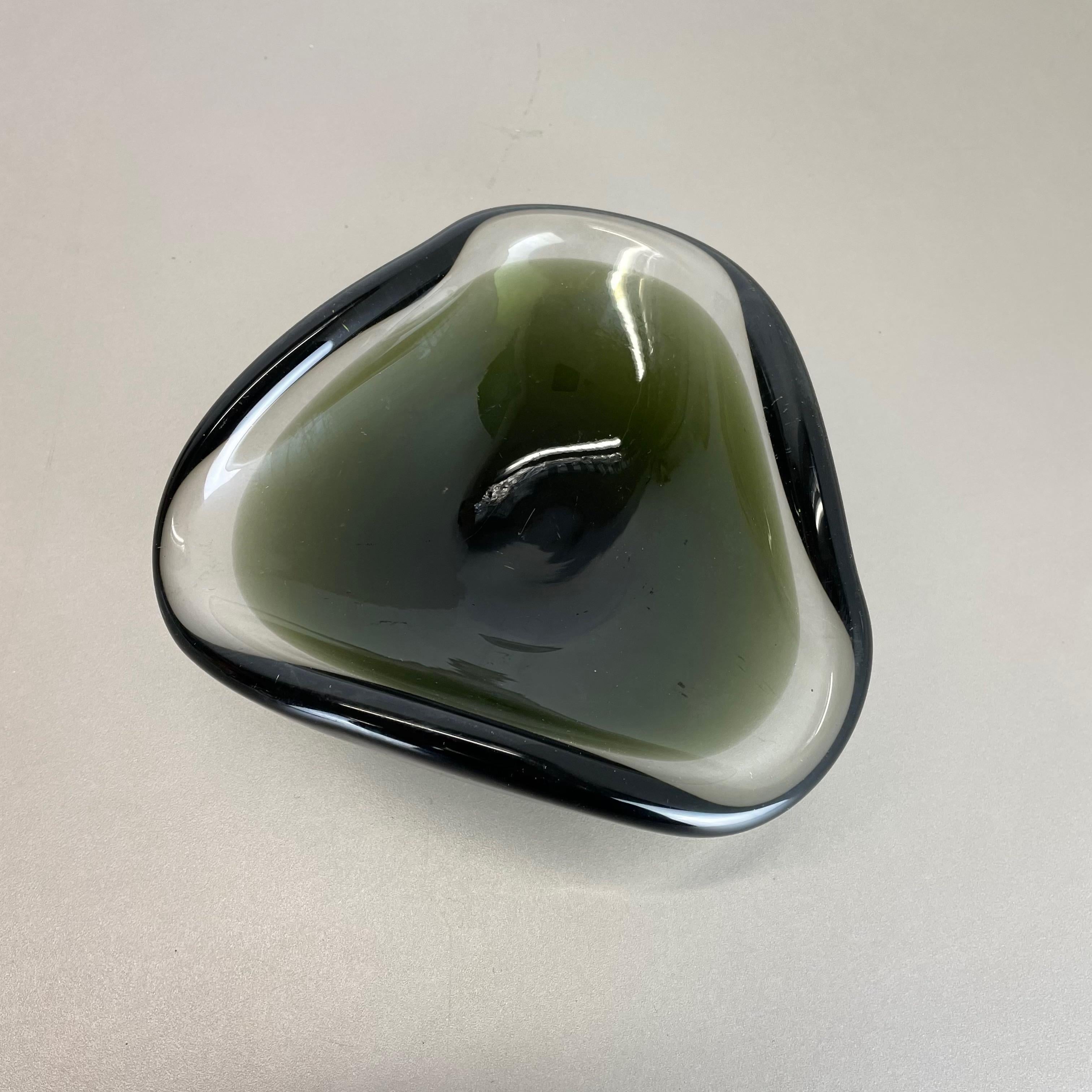 20th Century Large 1, 3kg Murano Sculptural Glass Element Shell Ashtray Murano, Italy, 1970