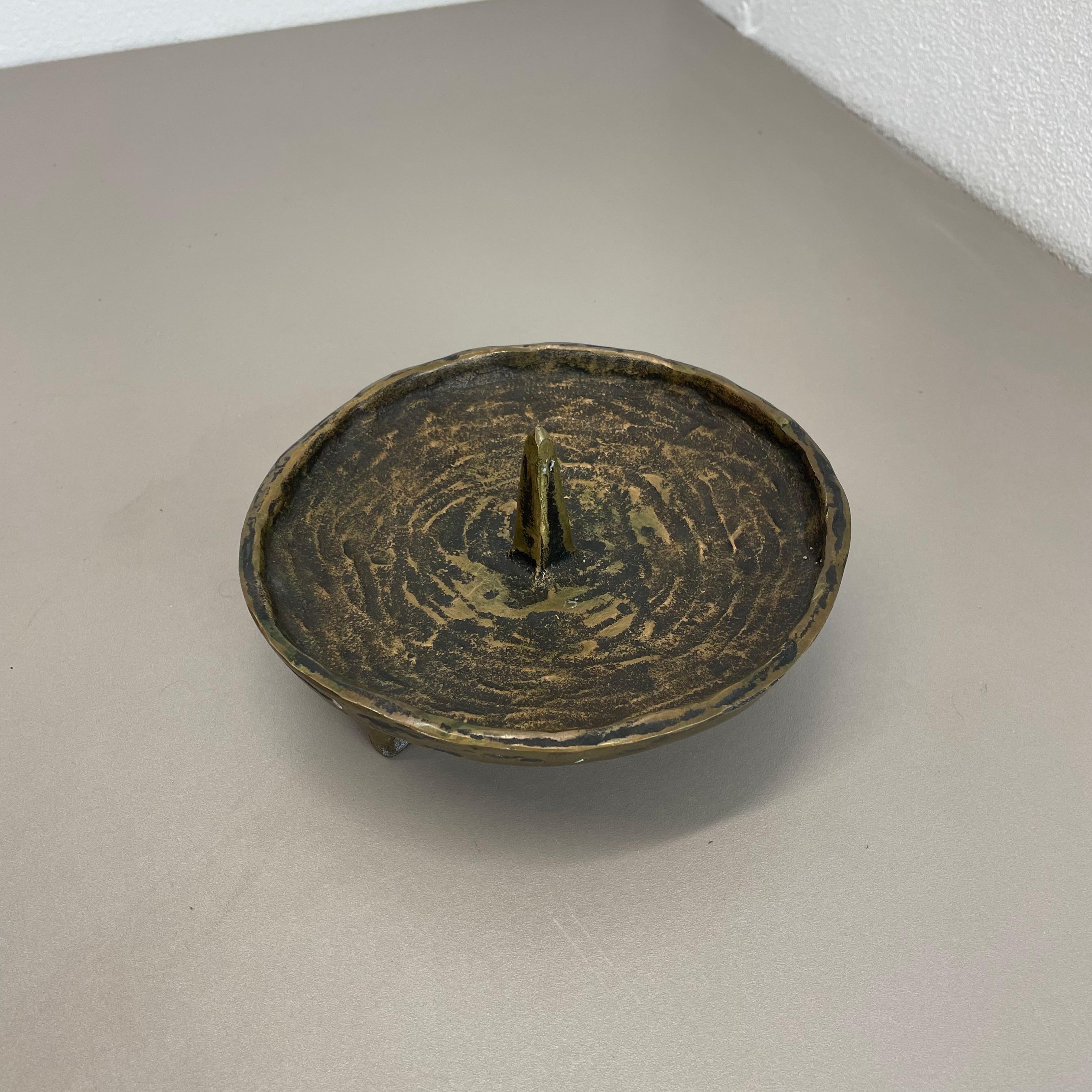 Großer skulpturaler brutalistischer Bronze-Metall-Kerzenhalter mit 1.3kg, Frankreich, 1960er Jahre im Zustand „Gut“ im Angebot in Kirchlengern, DE