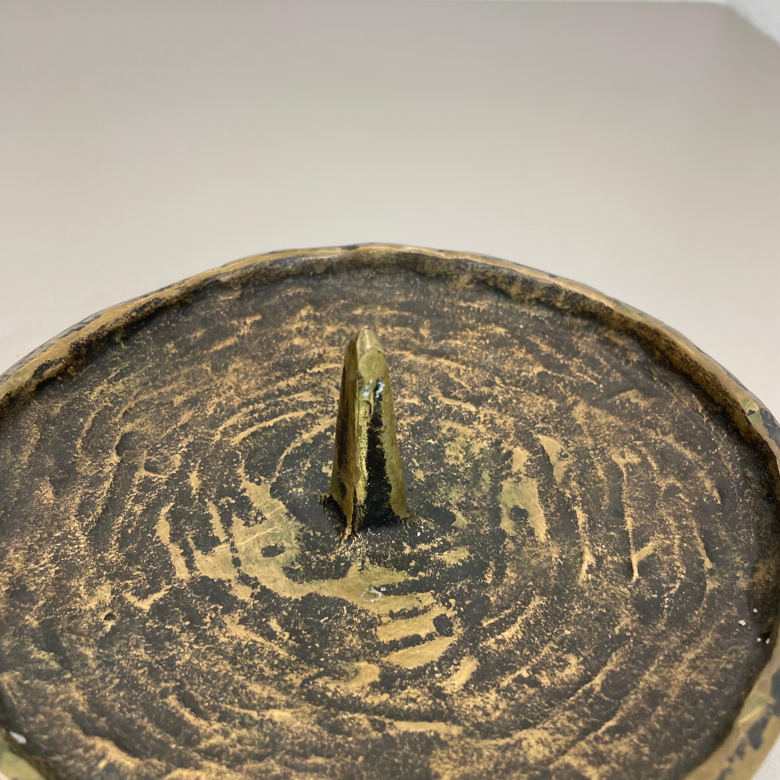 Großer skulpturaler brutalistischer Bronze-Metall-Kerzenhalter mit 1.3kg, Frankreich, 1960er Jahre im Angebot 2