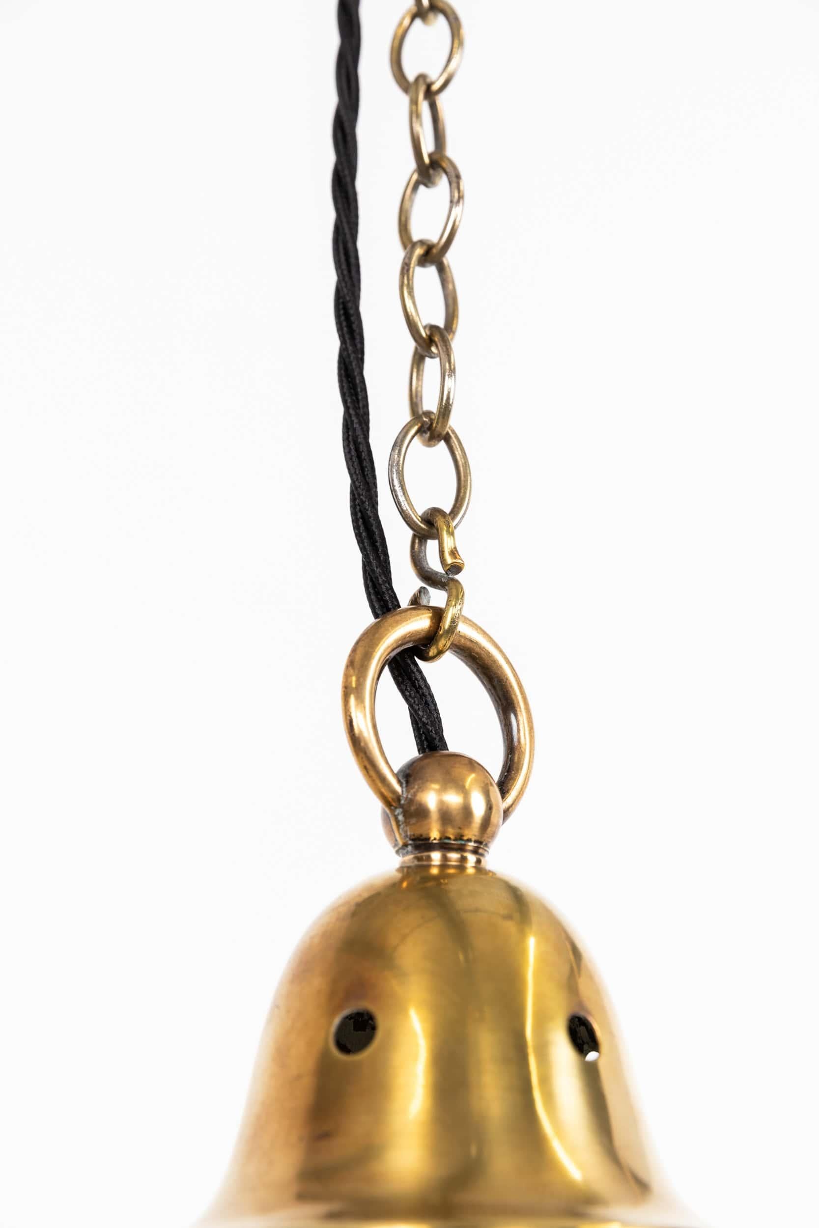 Lámpara colgante grande de cristal opalino de iglesia Art Decó de 14