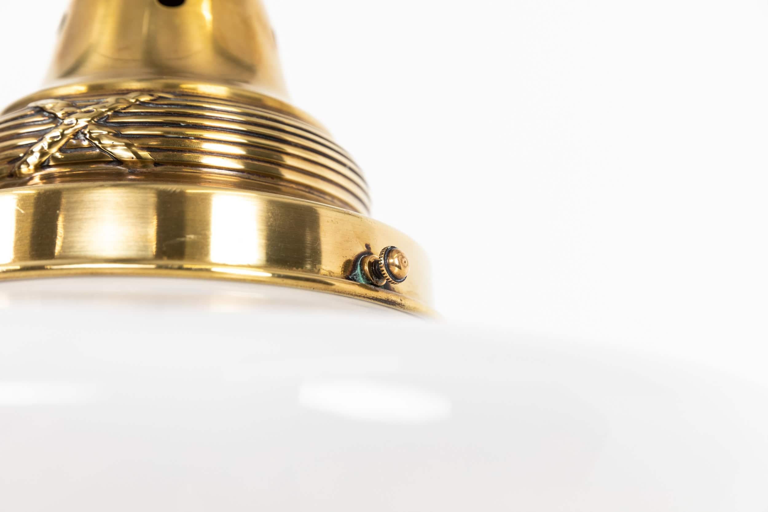 Lámpara colgante grande de cristal opalino de iglesia Art Decó de 14