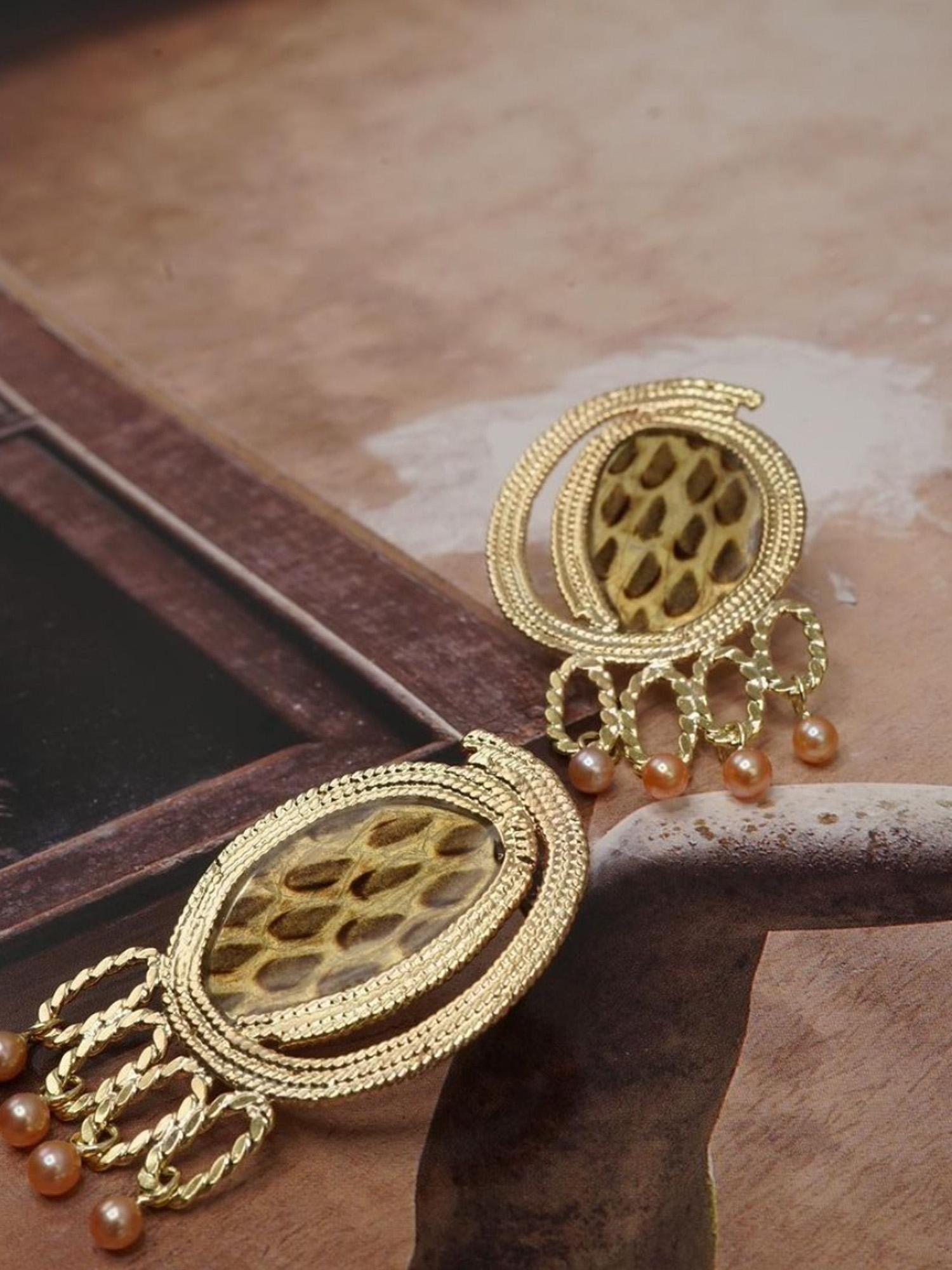Boucles d'oreilles en or 14 carats d'inspiration byzantine avec incrustation en cuir Anaconda vintage Pour femmes en vente