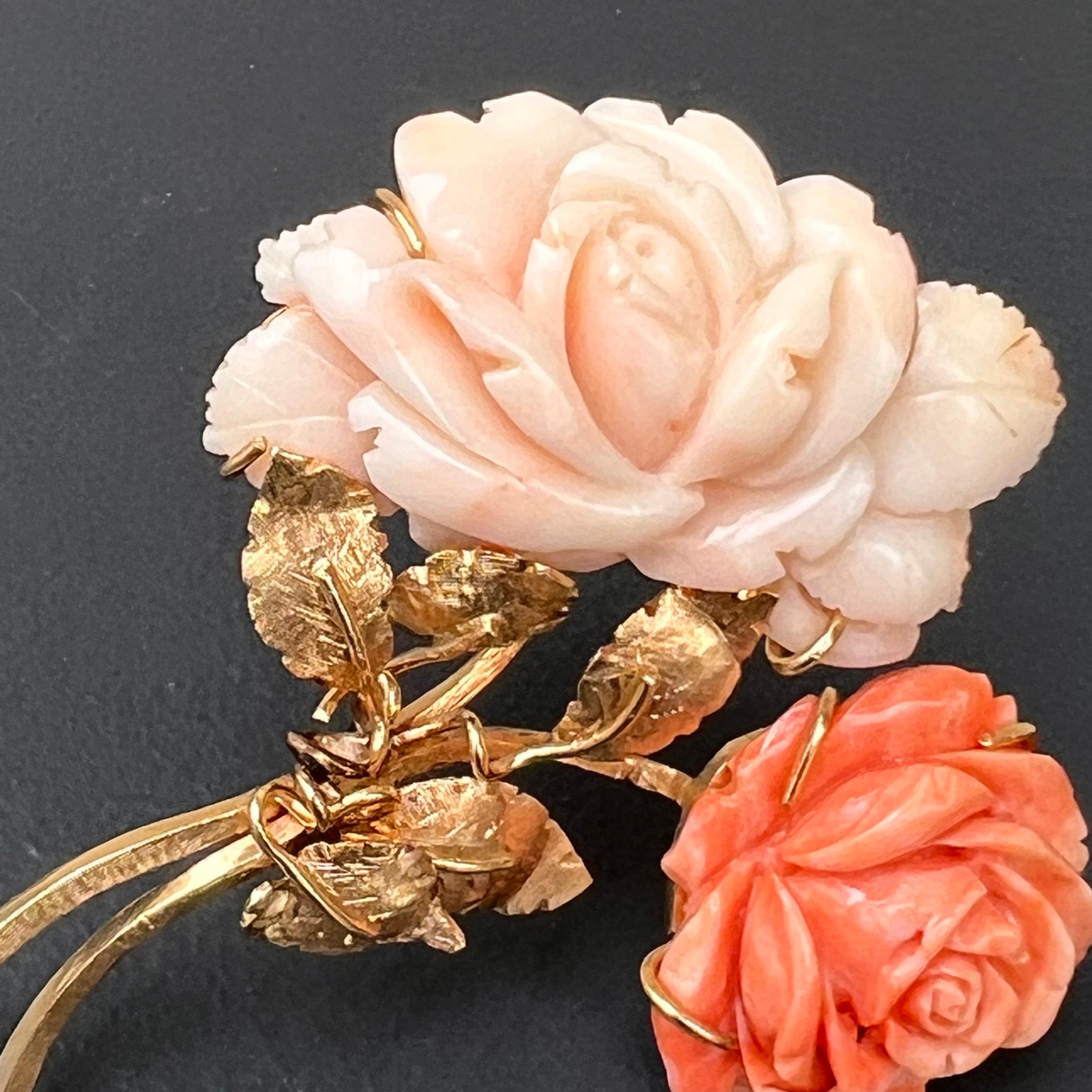 Rétro Grand corail sculpté en or 14 carats  Broche fleurie rose en vente