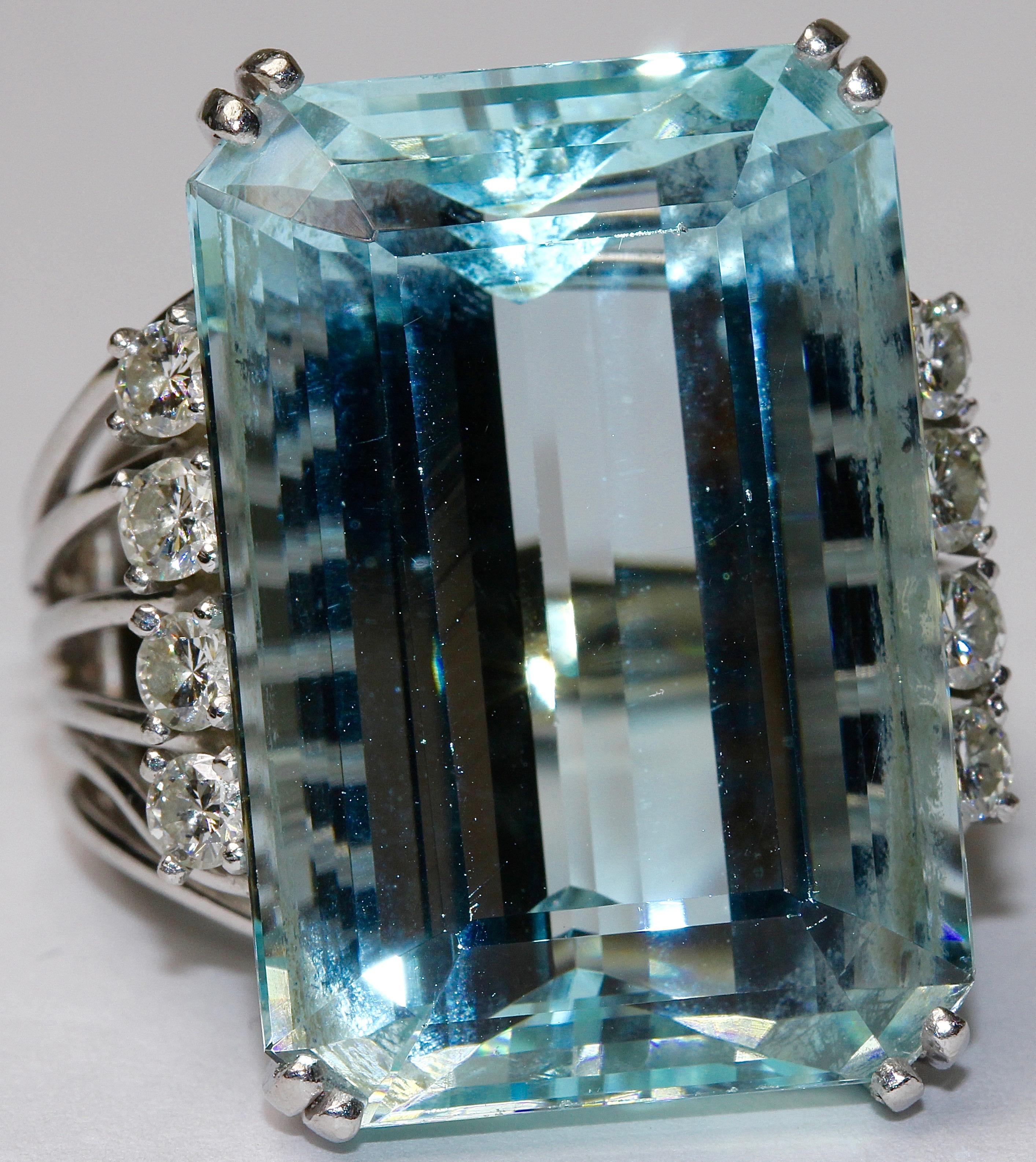 Beautiful ladies gold ring with magnificent aquamarine. 
The aquamarine is faceted and measures about 17mm x 24mm x 11mm (about 30 carats).
Additionally set with 8 diamonds in top quality and color.

14 karat white gold, hallmarked.
