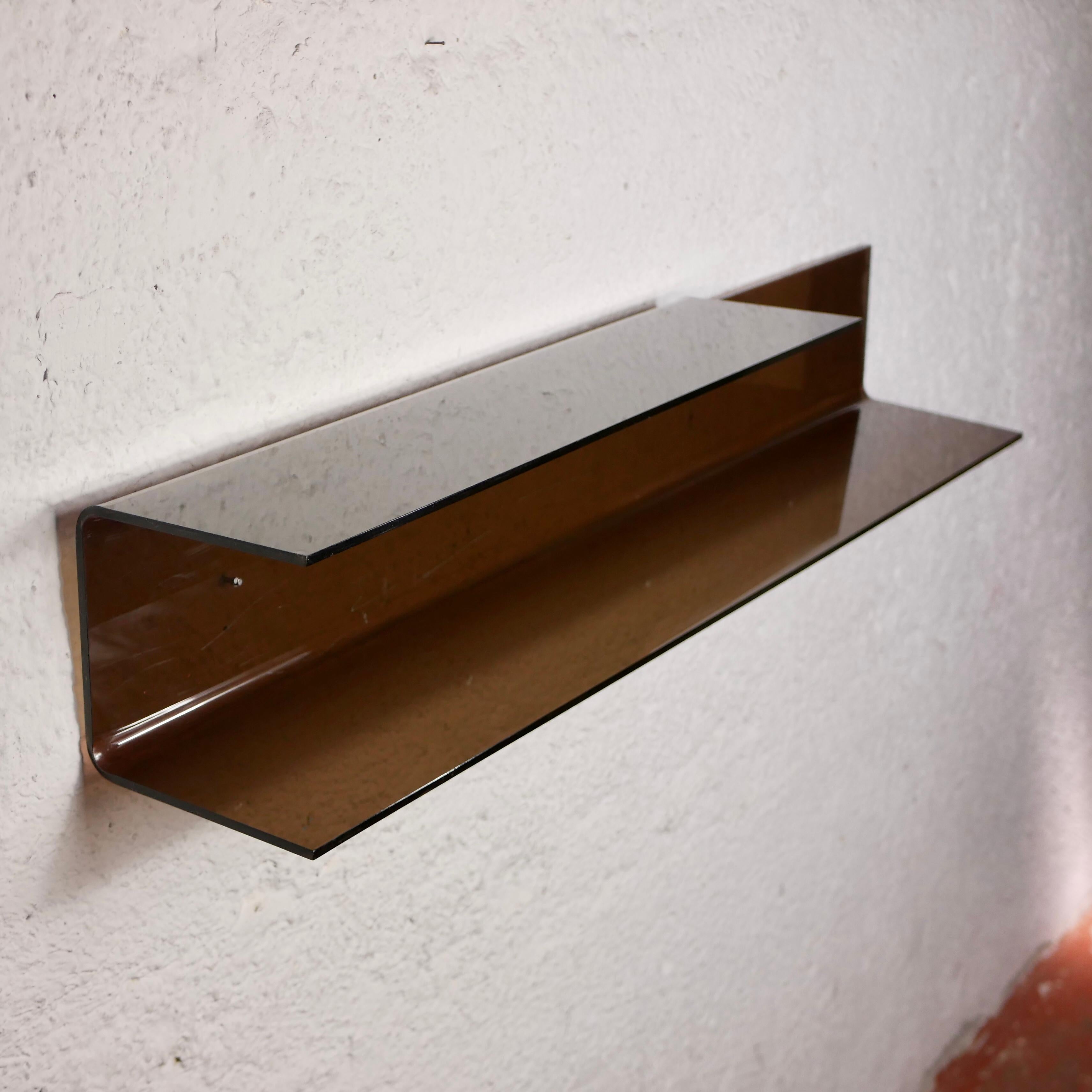 Large Smoked Plexi Wall Shelf from the 1970s In Good Condition In Lyon, FR