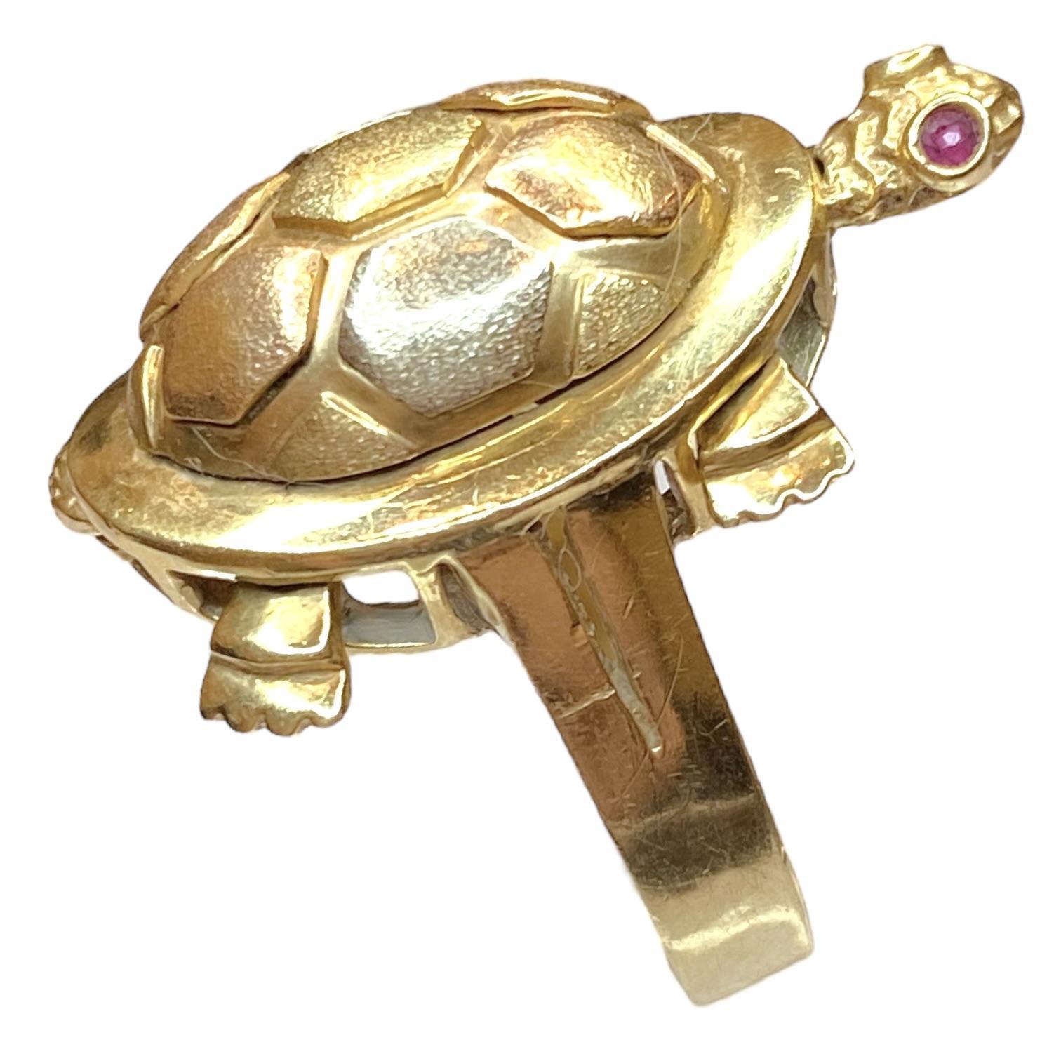 da uomo o donna Grande anello a forma di tartaruga articolata in 14 carati con occhi di rubino in vendita