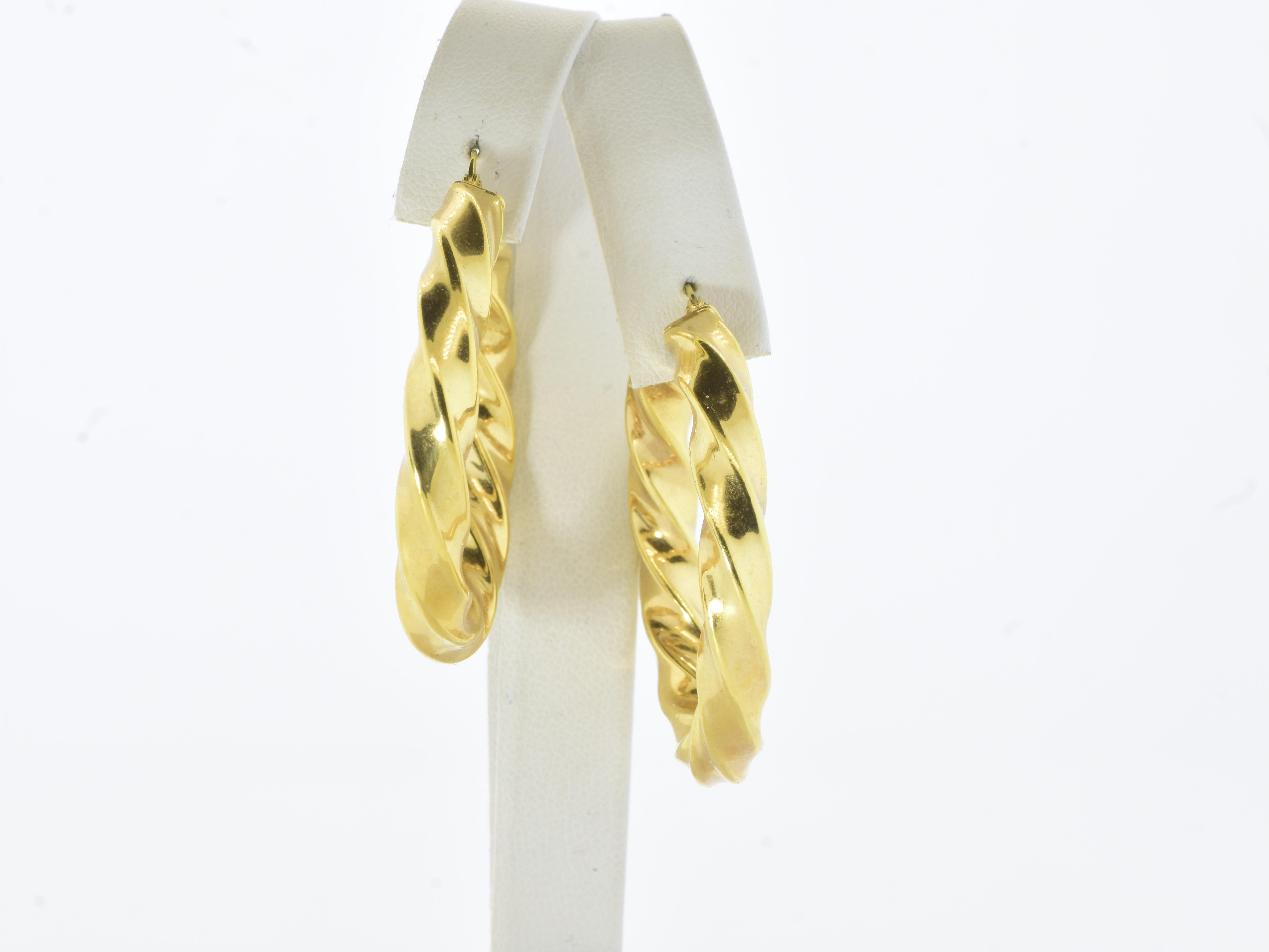 Groß 14K Gold  Ungewöhnliche Twisted Motif Vintage 1,75 Zoll im Durchmesser Hoops im Angebot 1