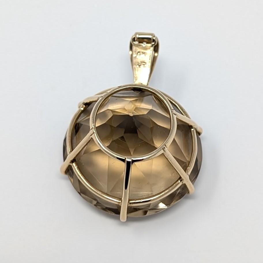 Grand pendentif vintage rond en or jaune massif 14 carats avec citrine fumée signé JP en vente 1