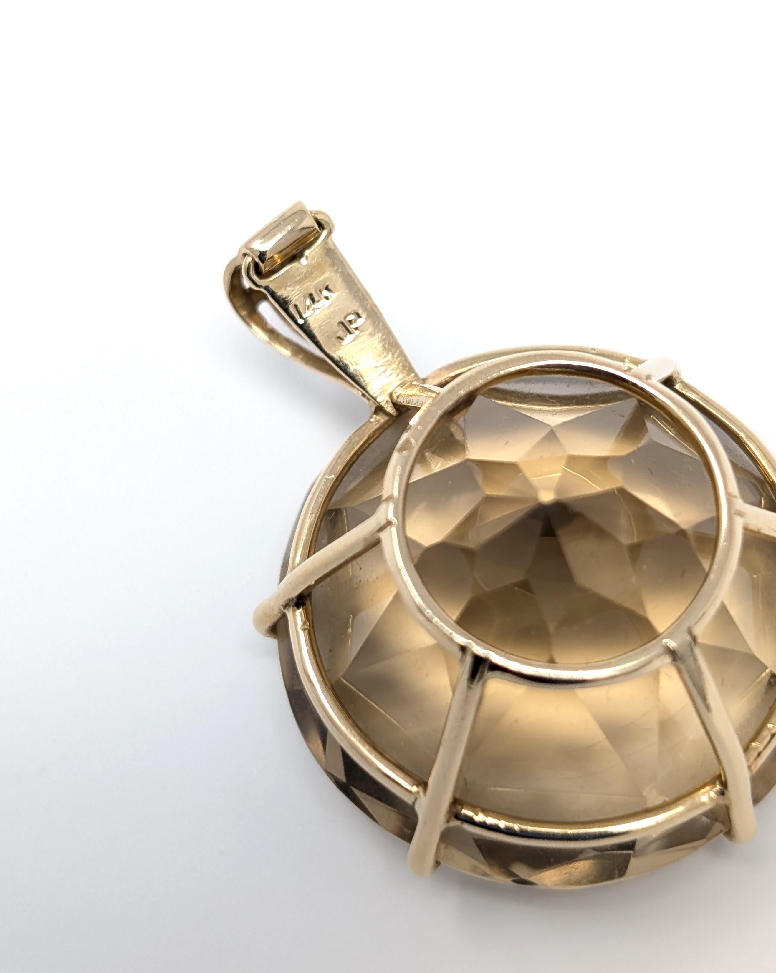 Grand pendentif vintage rond en or jaune massif 14 carats avec citrine fumée signé JP en vente 2