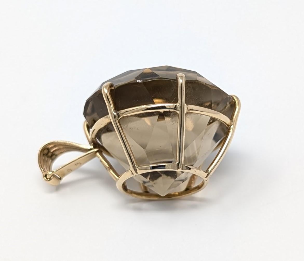 Grand pendentif vintage rond en or jaune massif 14 carats avec citrine fumée signé JP en vente 3