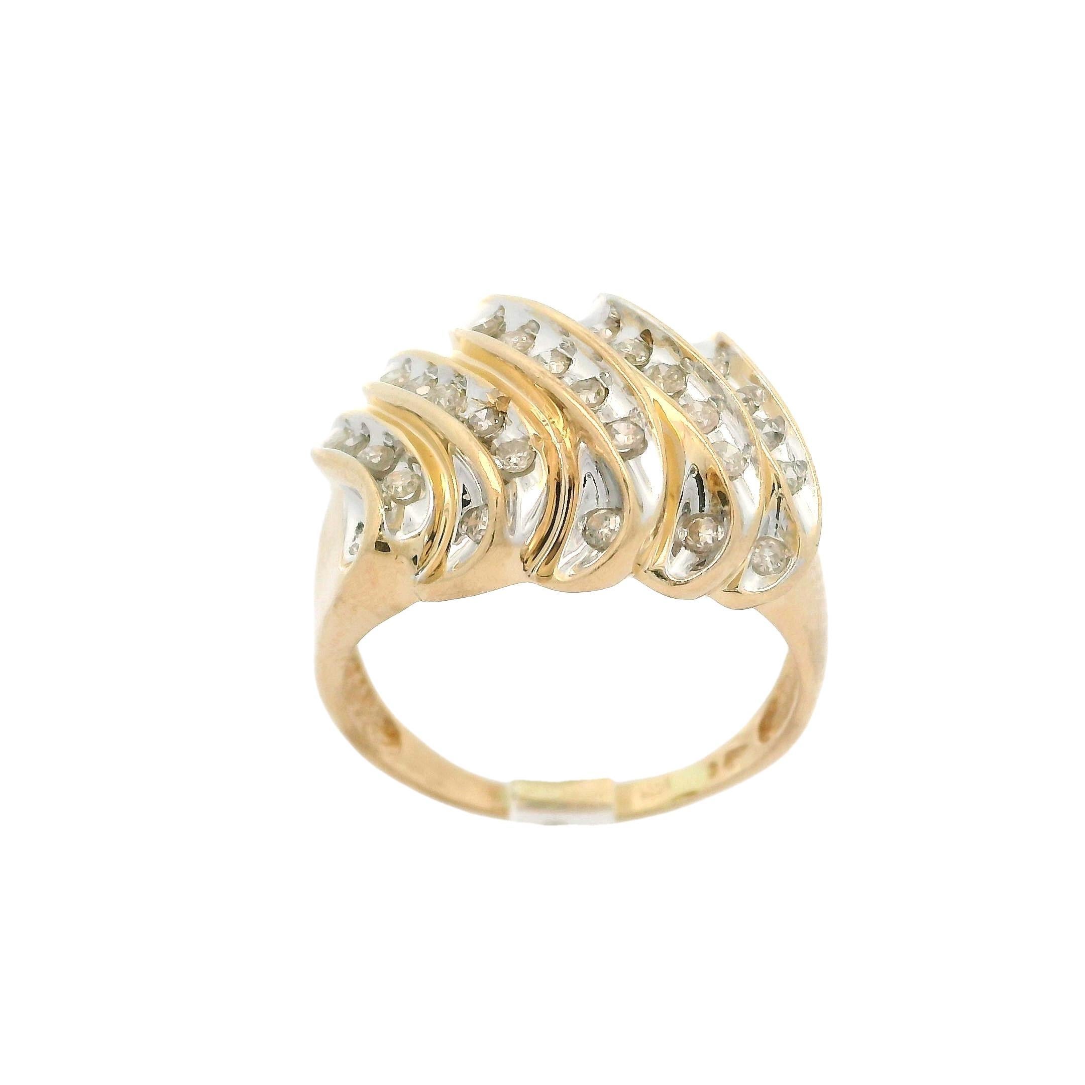 Taille brillant Grande bague jonc cigare large et ondulée en or jaune 14 carats avec diamants 0,50 carat en vente
