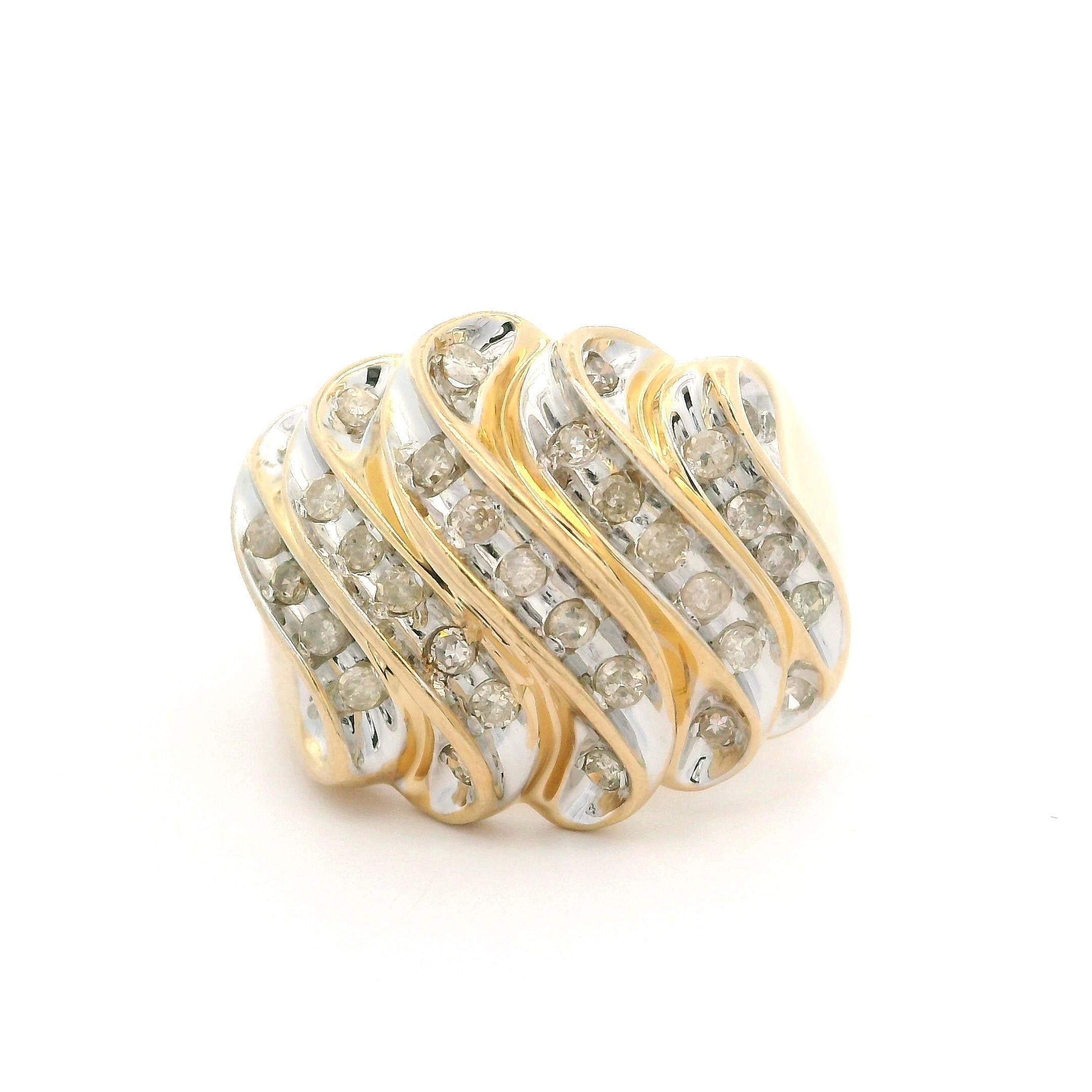 Grande bague jonc cigare large et ondulée en or jaune 14 carats avec diamants 0,50 carat Pour femmes en vente