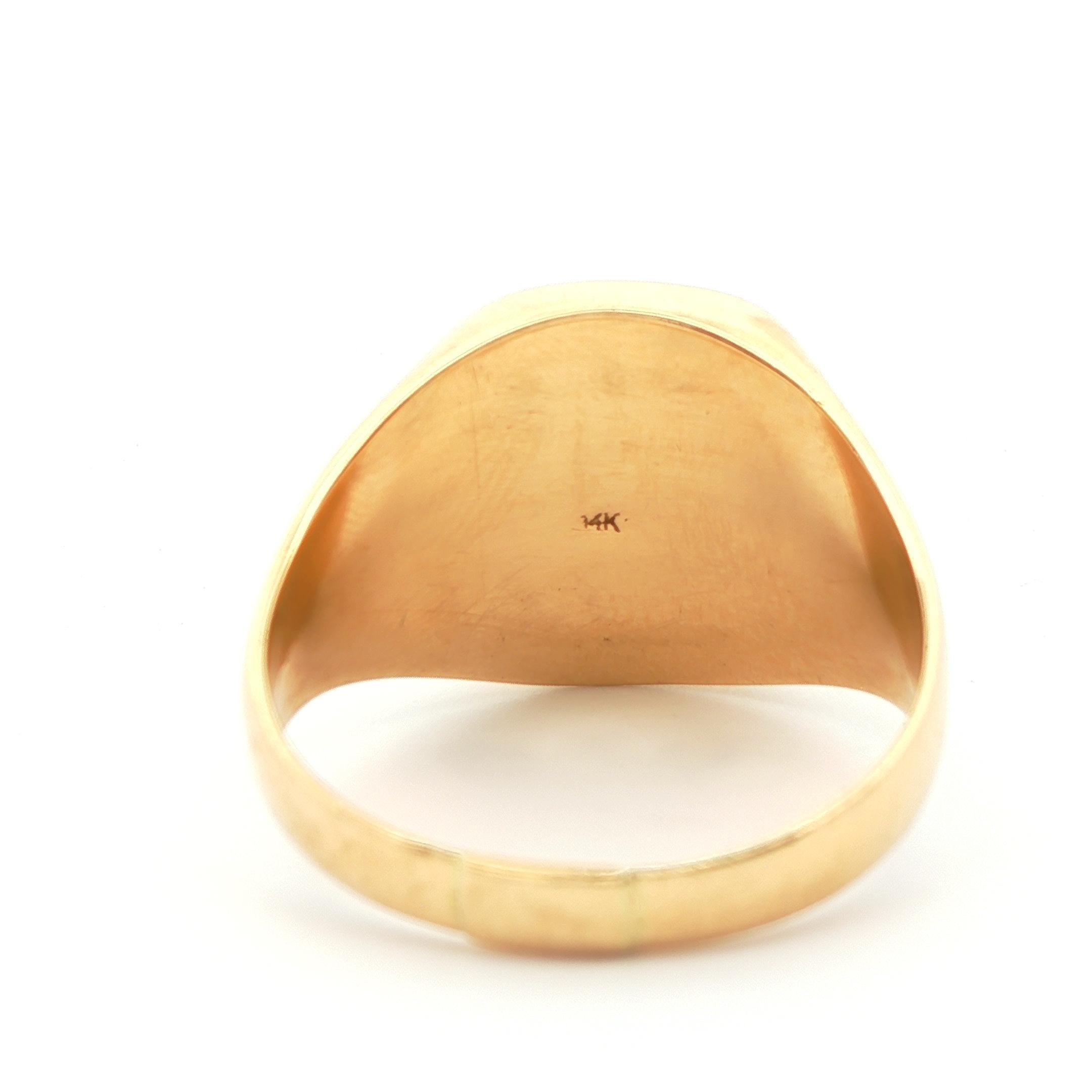 Grande bague en or jaune 14k incrustée de lapis en vente 4