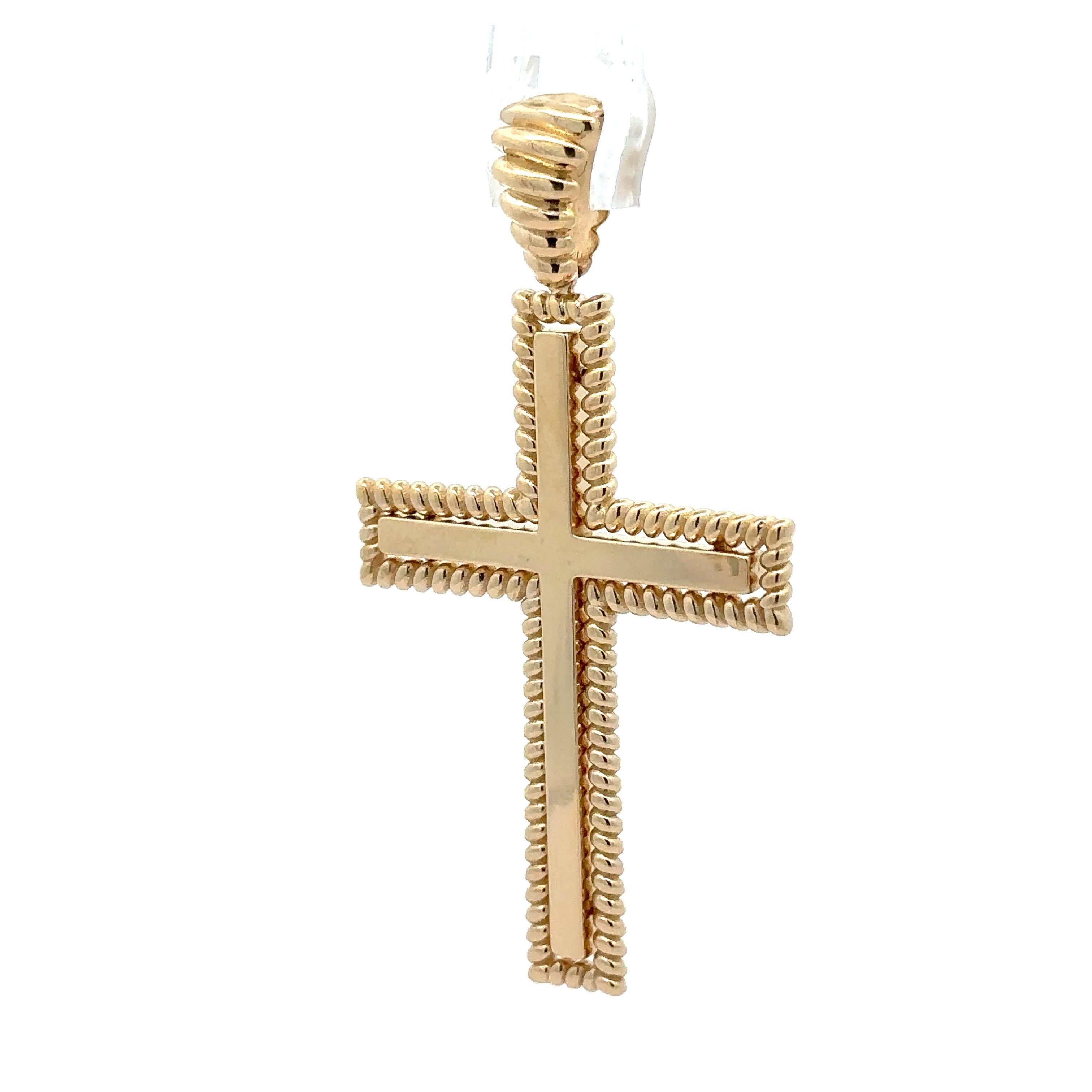 Grand pendentif croix en or jaune 14 carats poli au centre avec cadre en fil de fer torsadé en vente 6