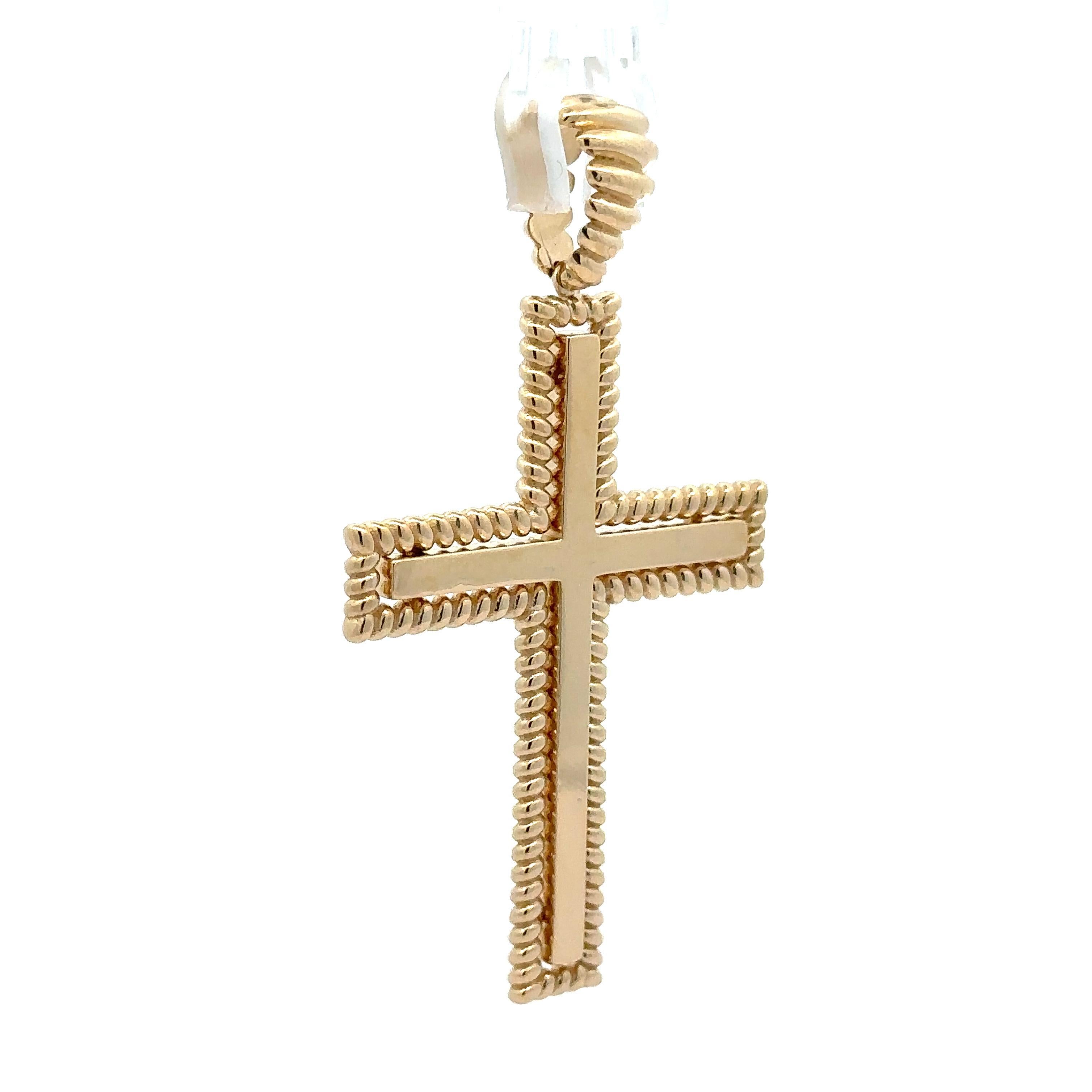 Grand pendentif croix en or jaune 14 carats poli au centre avec cadre en fil de fer torsadé en vente 4