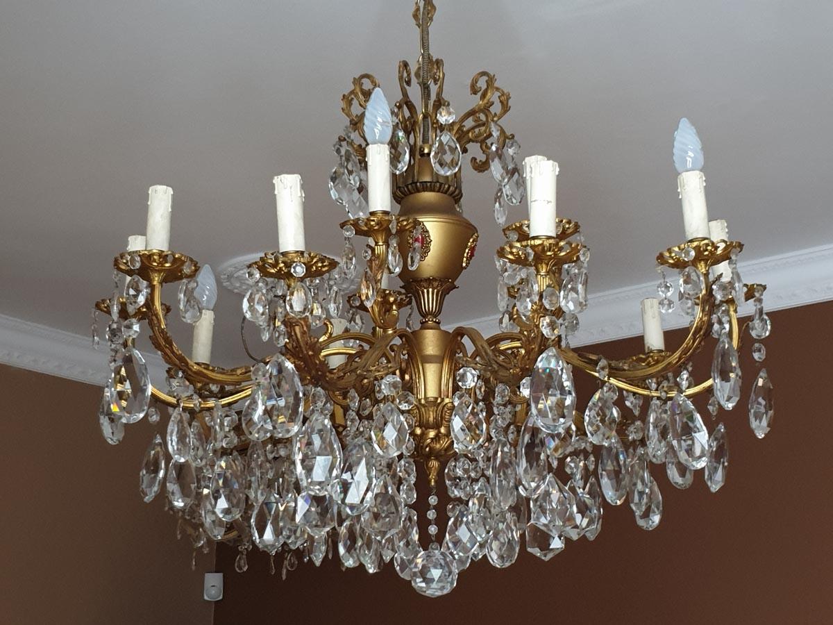 Italian Large 15-Candles Chandelier in Rococo Style, Metal and Crystal For Sale