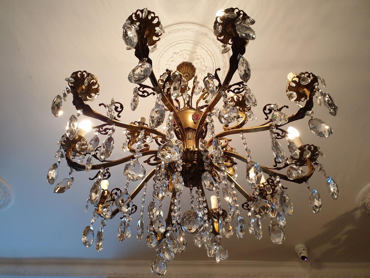 20th Century Large 15-Candles Chandelier in Rococo Style, Metal and Crystal For Sale