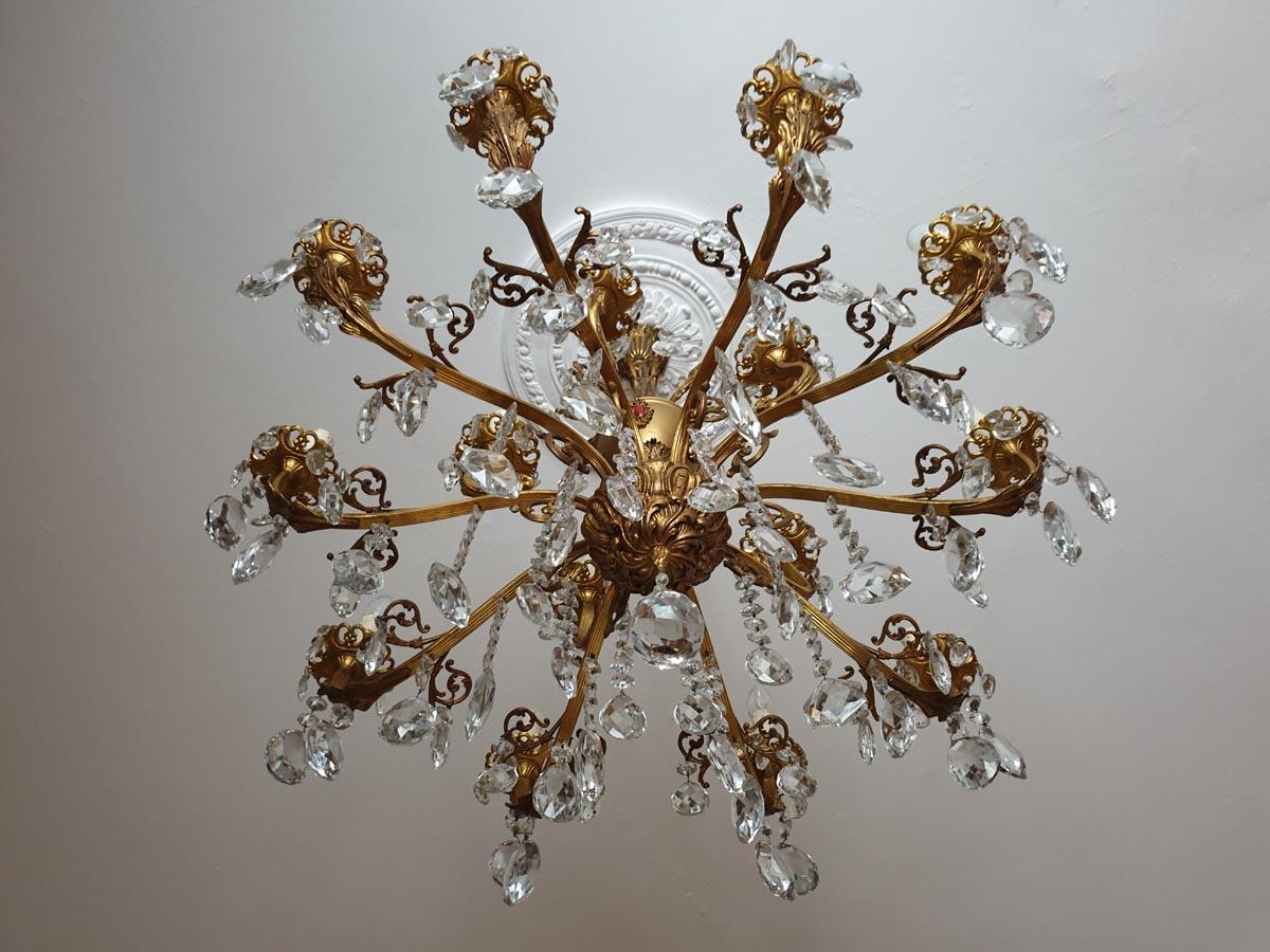 Large 15-Candles Chandelier in Rococo Style, Metal and Crystal For Sale 1