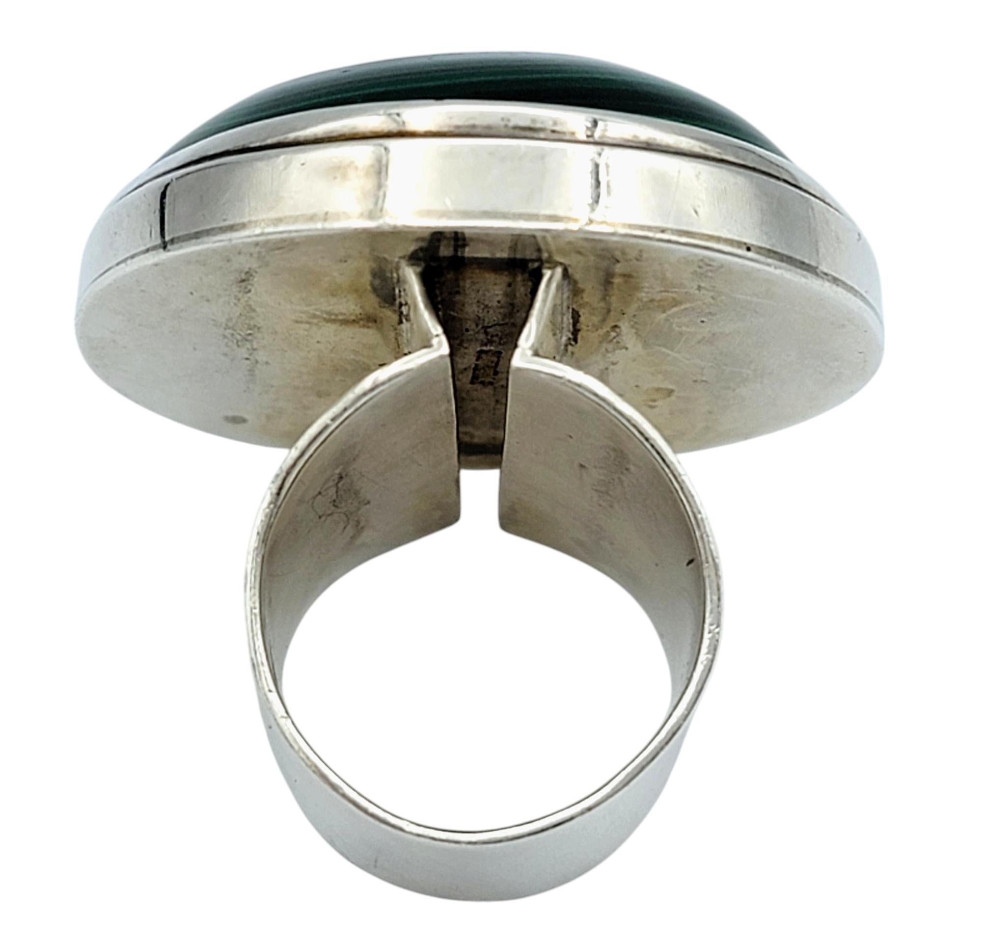 Grande anello con cabochon rotondo di malachite da 1,5