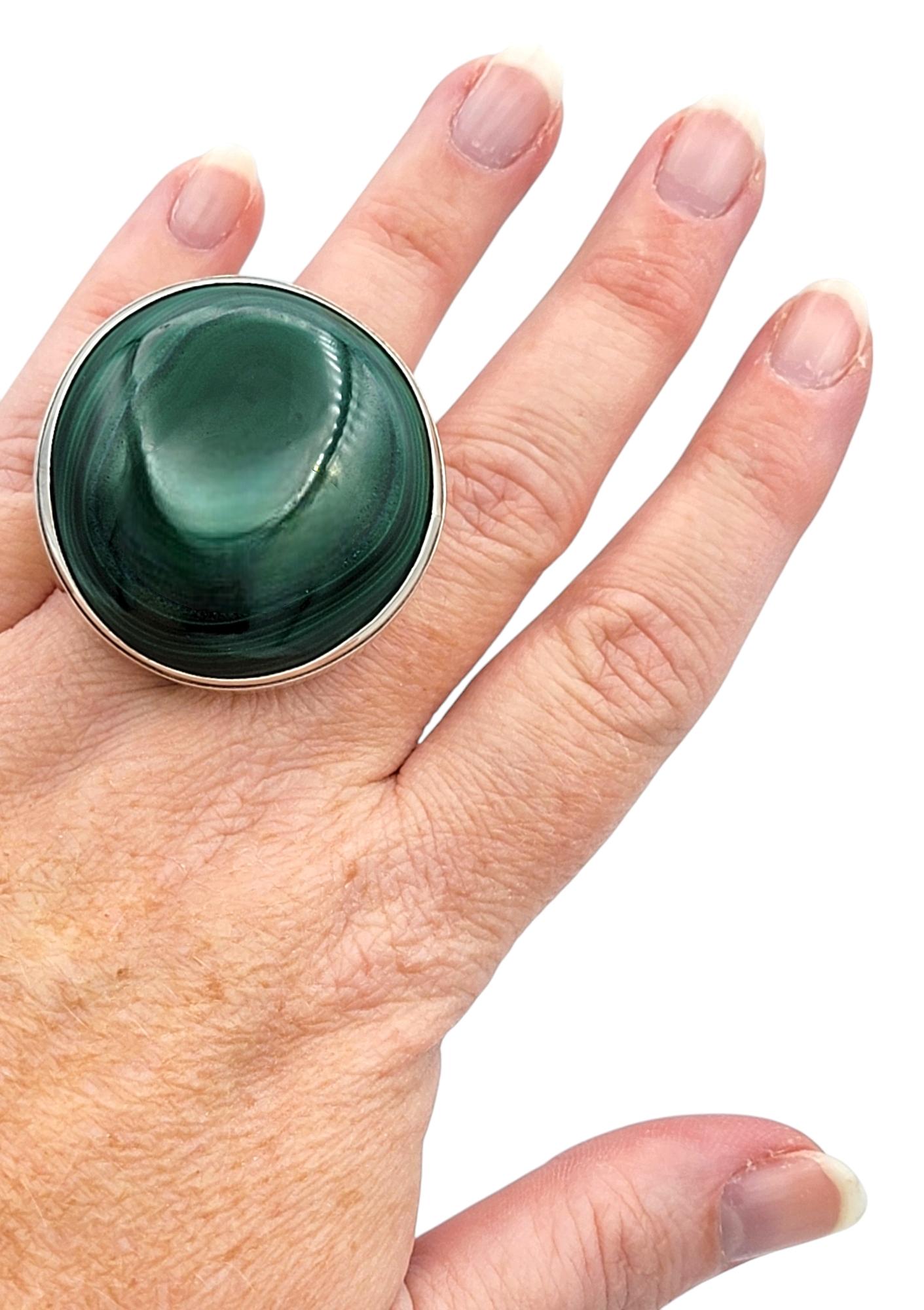 Grande anello con cabochon rotondo di malachite da 1,5