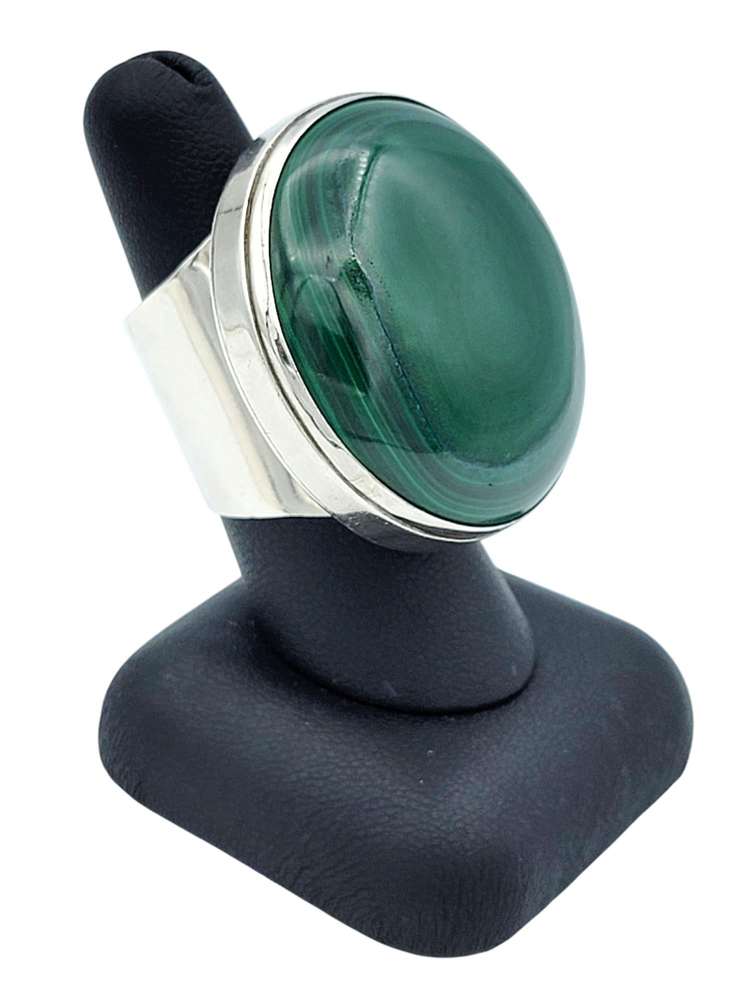 Grande anello con cabochon rotondo di malachite da 1,5