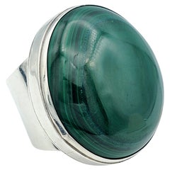 Gran Anillo Modernista de Plata de Ley con Cabujón Redondo de Malaquita de 2,5 cm