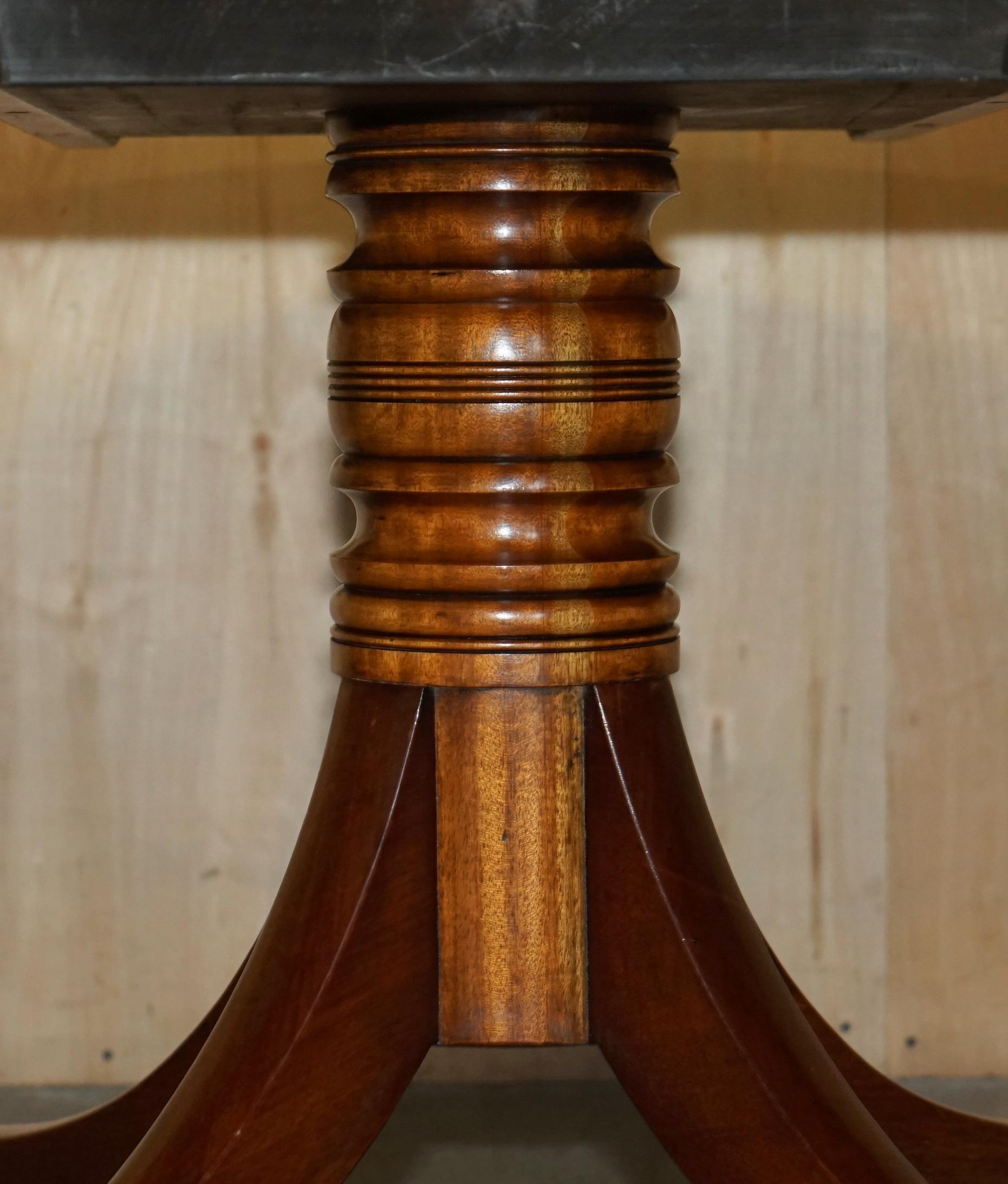 XIXe siècle GRANDE TABLE RONDE DE REGENCE EN MACASSAR DE WALNUT DE 152.5CM DE LARGE 152CM DE LARGE, ASSISES 8 en vente