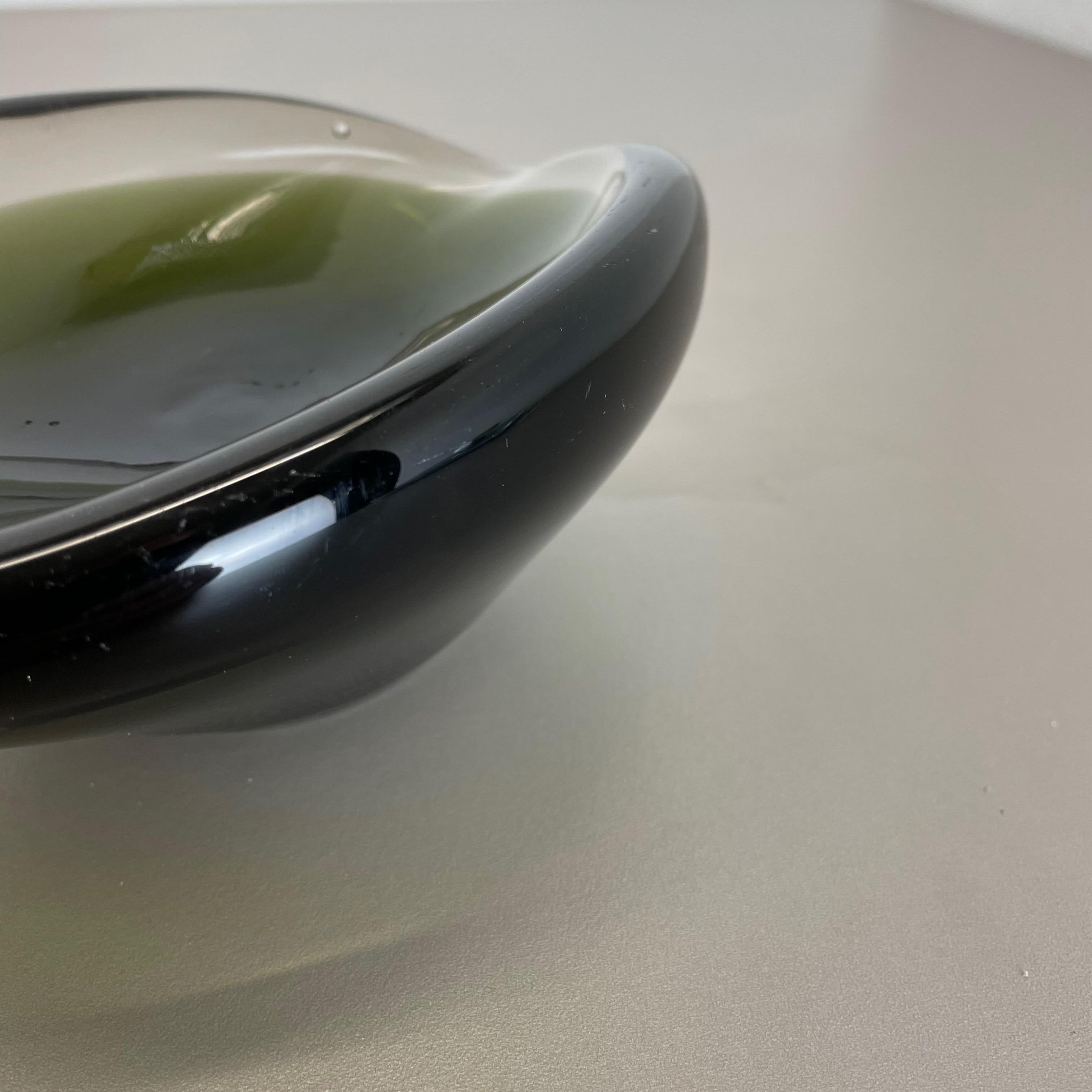 Large 1, 5kg Murano Sculptural Glass Element Shell Ashtray Murano, Italy, 1970 For Sale 3