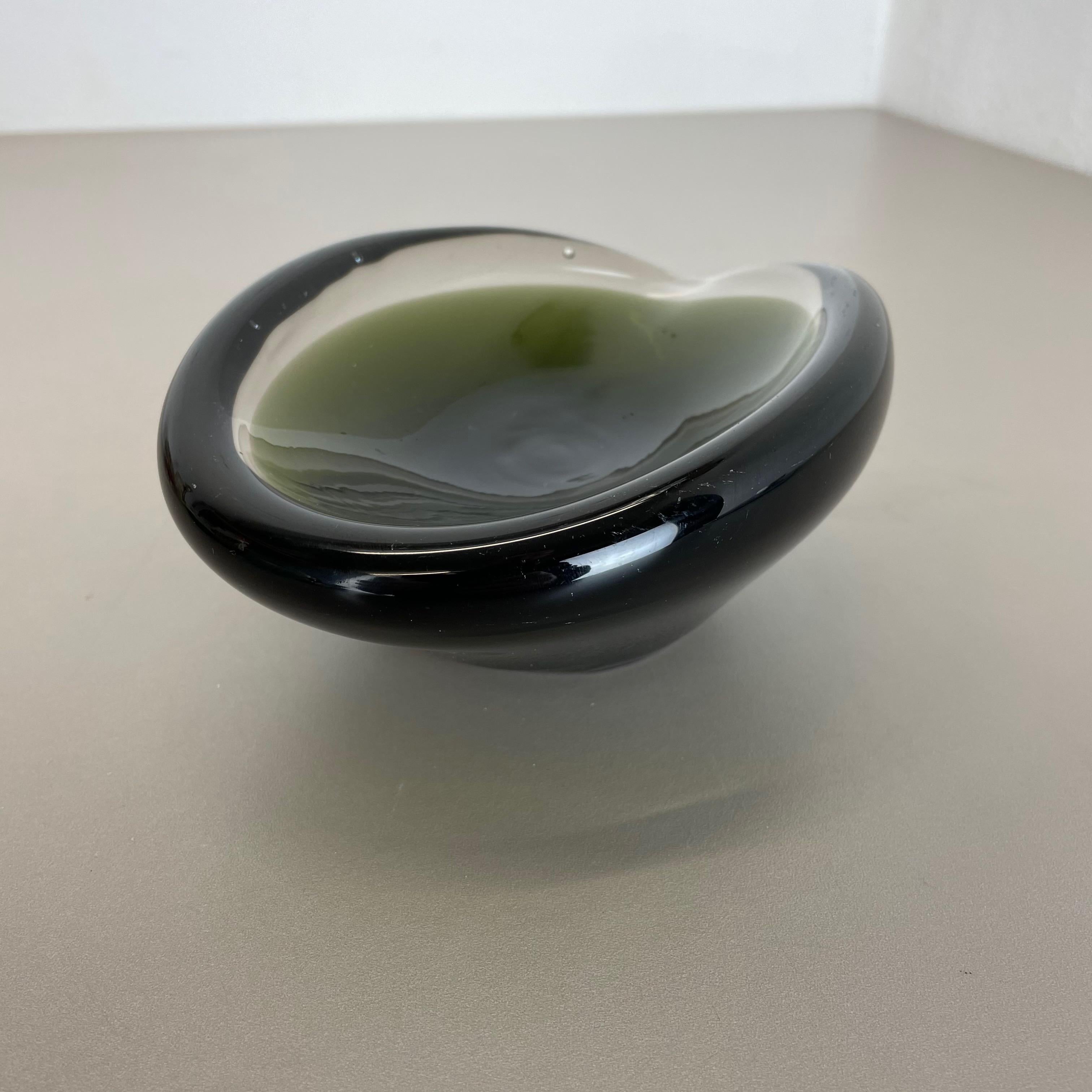 Large 1, 5kg Murano Sculptural Glass Element Shell Ashtray Murano, Italy, 1970 For Sale 6