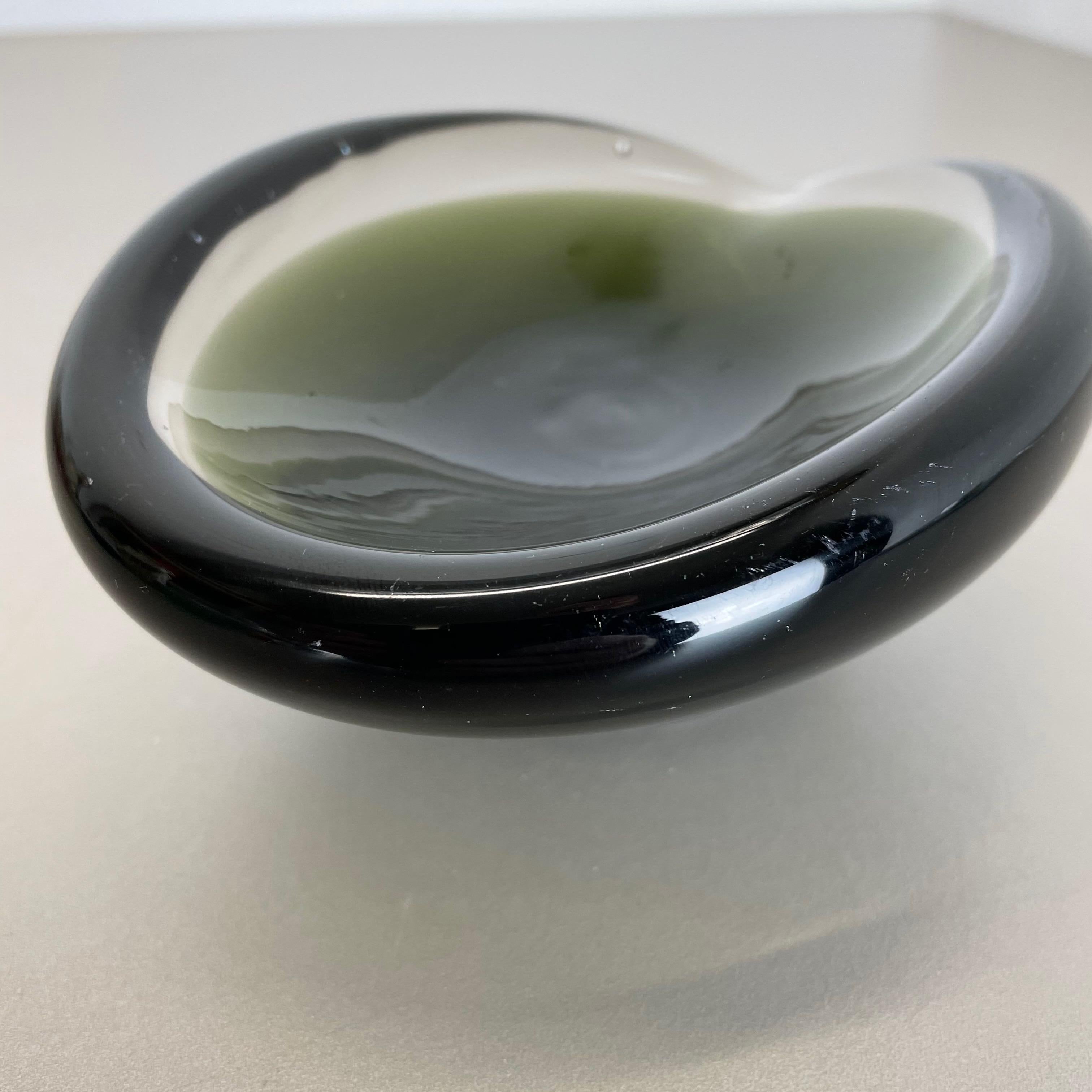 Large 1, 5kg Murano Sculptural Glass Element Shell Ashtray Murano, Italy, 1970 For Sale 2