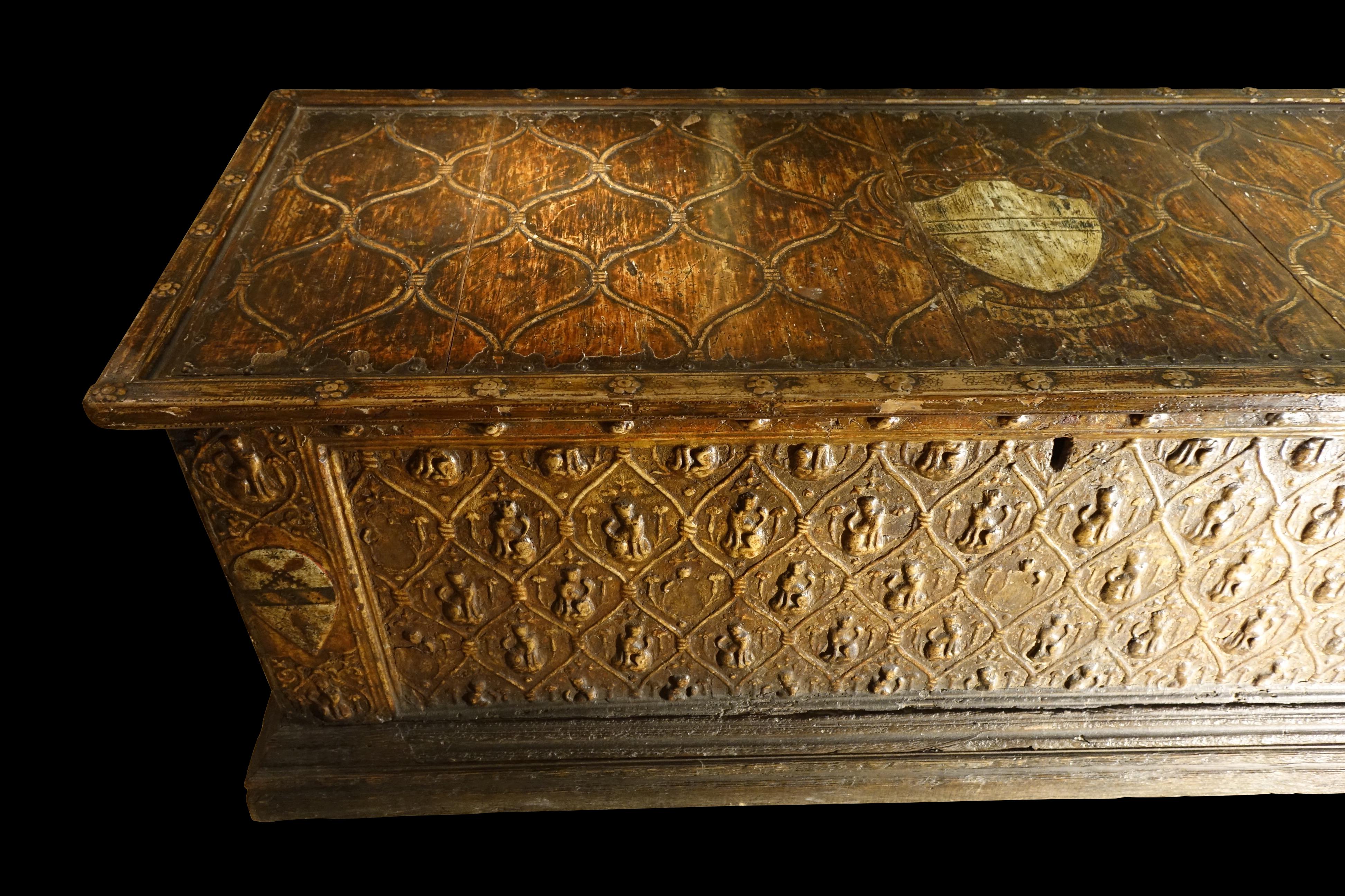 Large 15th Century Wedding Cassone With Pastiglia Decoration, Florence Italy In Fair Condition For Sale In Paris, FR