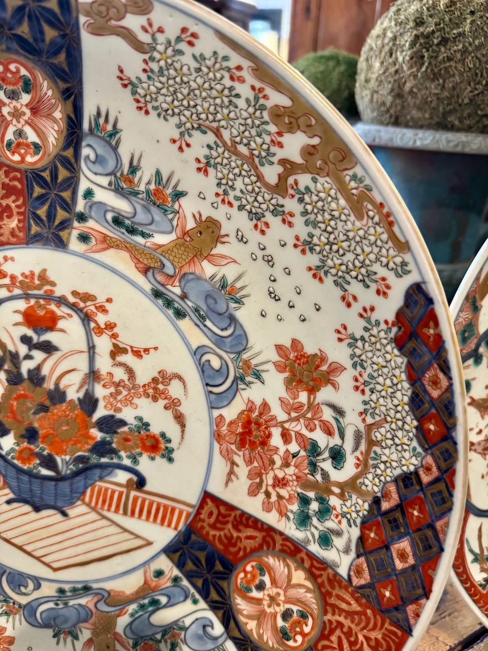 Vernissé Grand chargeur Imari de 16 pouces, période Meiji